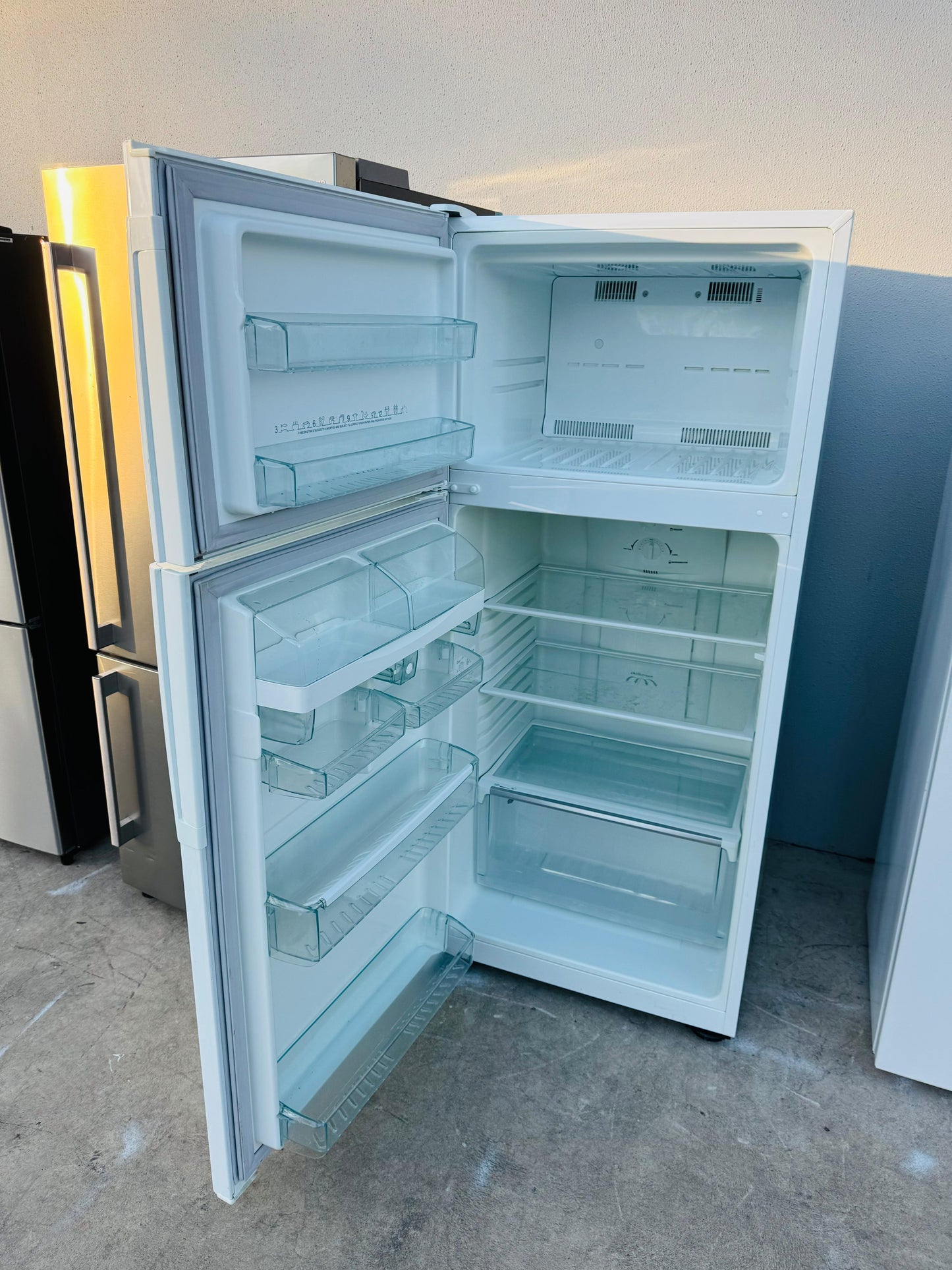 WESTINGHOUSE 420 LITRES FRIDGE FREEZER
