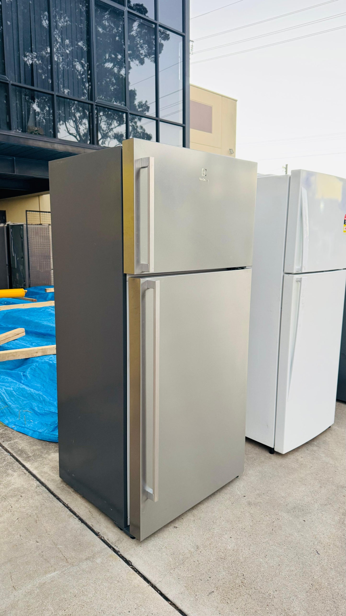 ELECTROLUX 536 LITRES FRIDGE FREEZER