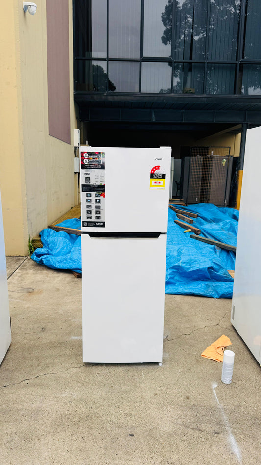 CHIQ 216 LITRES FRIDGE FREEZER