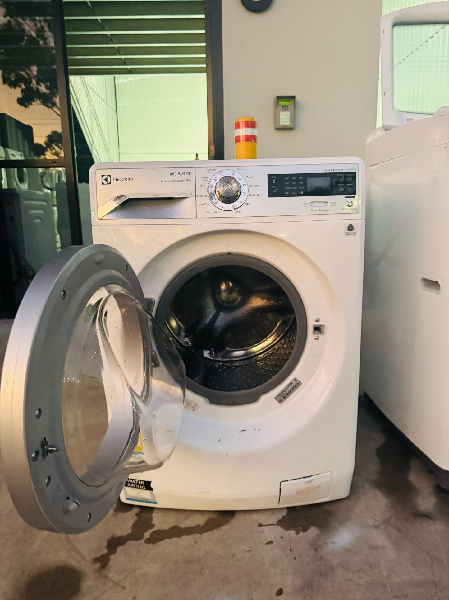**ELECTROLUX 8KGS FRONT LOADER WASHING MACHINE** FREE DELIVERY