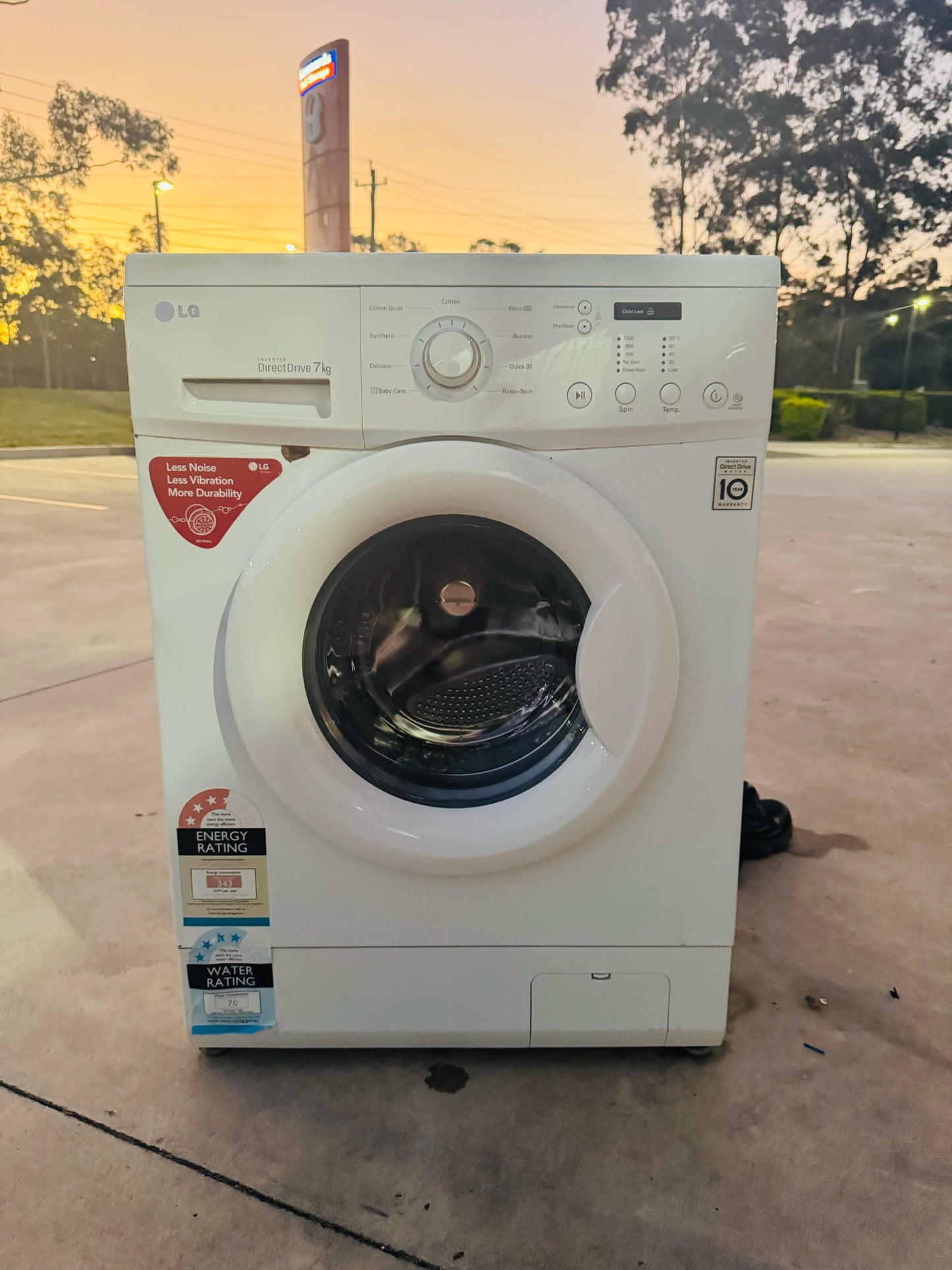 **LG 7KGS FRONT LOADER WASHING MACHINE** FREE DELIVERY