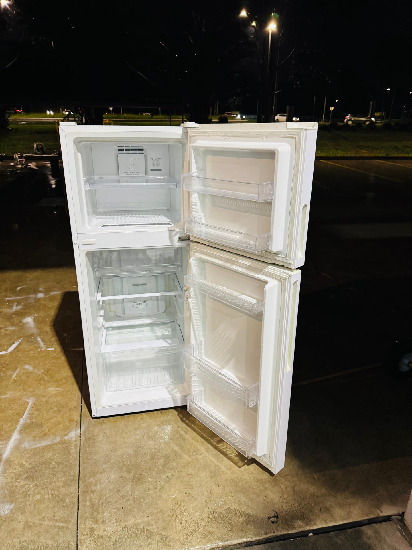 HAIER 224 LITRES FRIDGE FREEZER