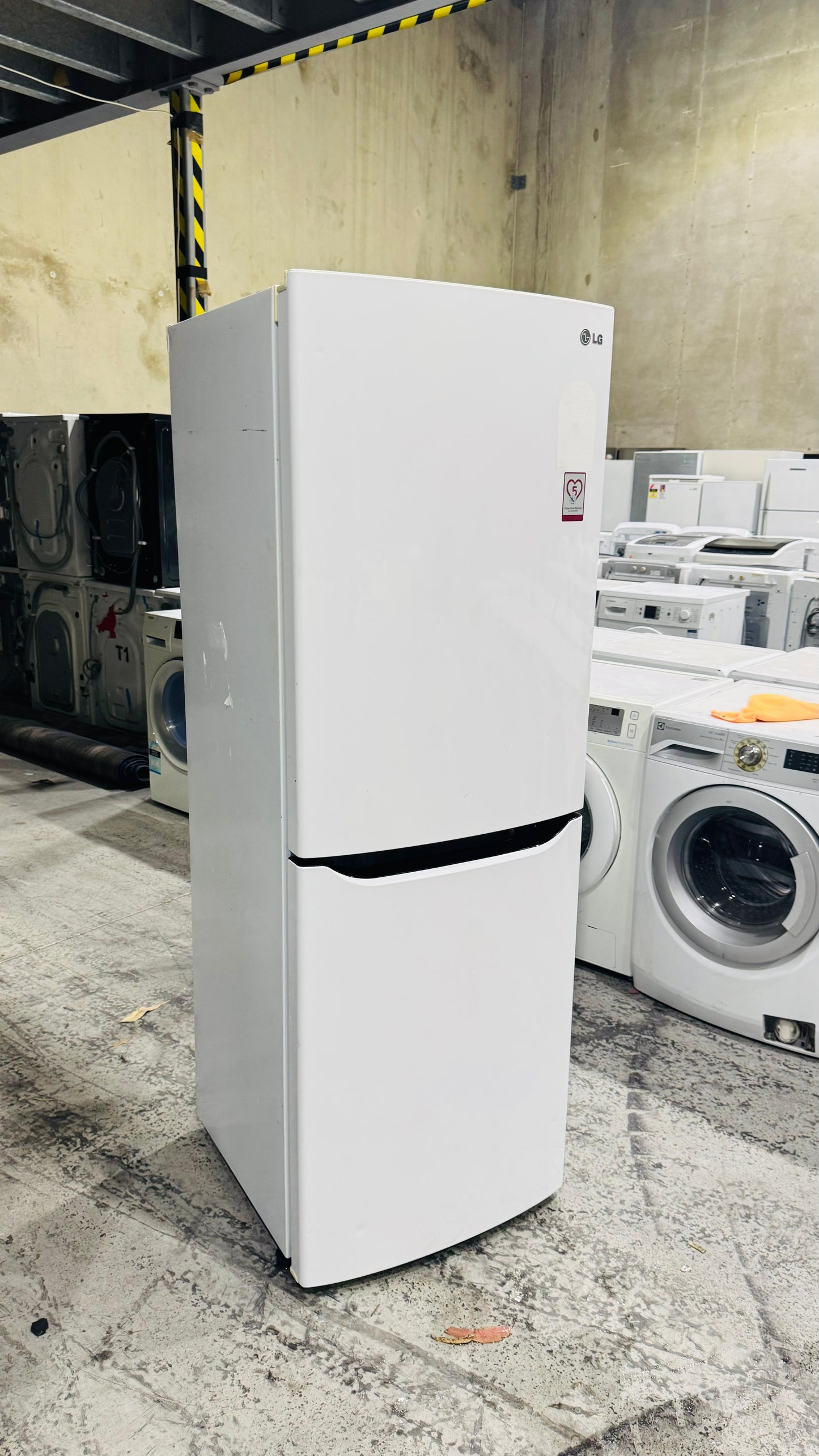 LG 306 LITRES FRIDGE FREEZER