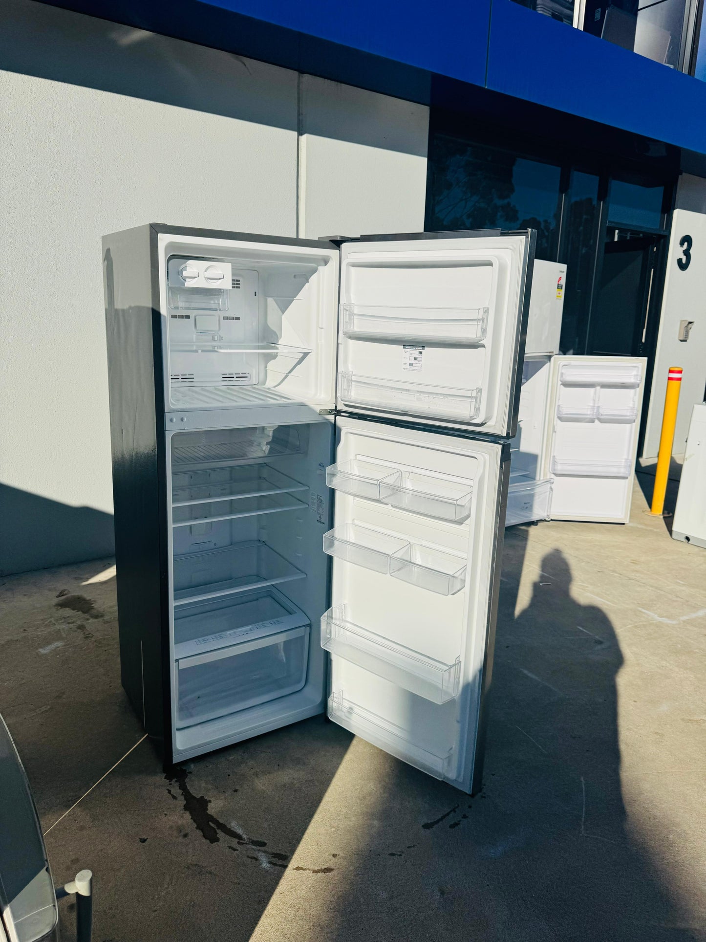 WESTINGHOUSE 340 LITRES FRIDGE FREEZER
