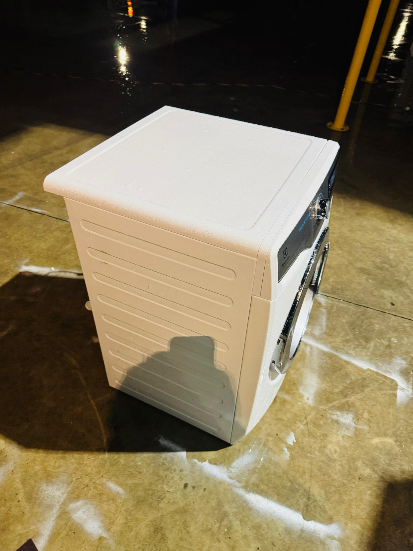 ELECTROLUX 9 KGS FRONT LOADER WASHING MACHINE