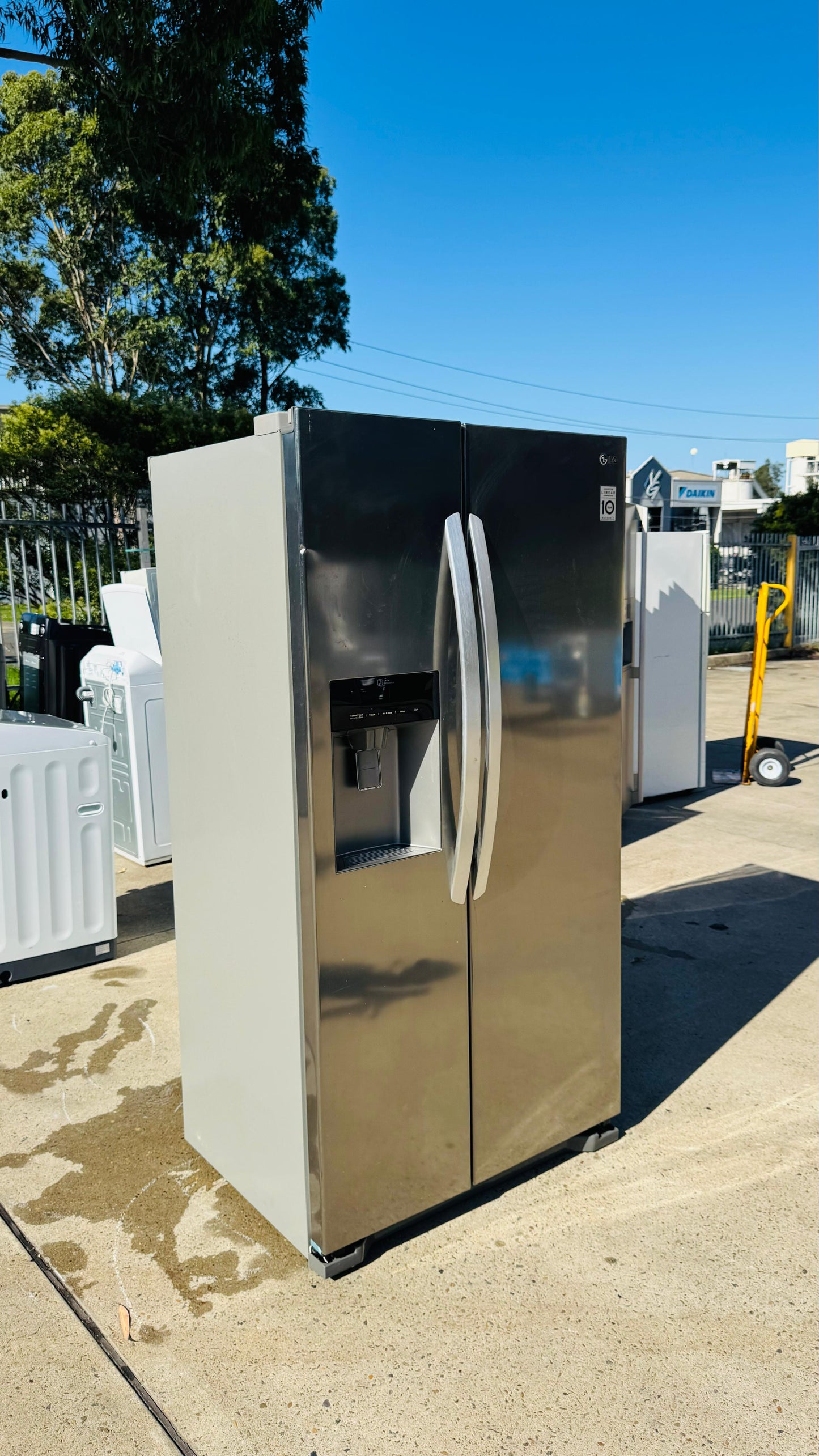 LG 563 LITRES SIDE BY SIDE DOOR FRIDGE FREEZER