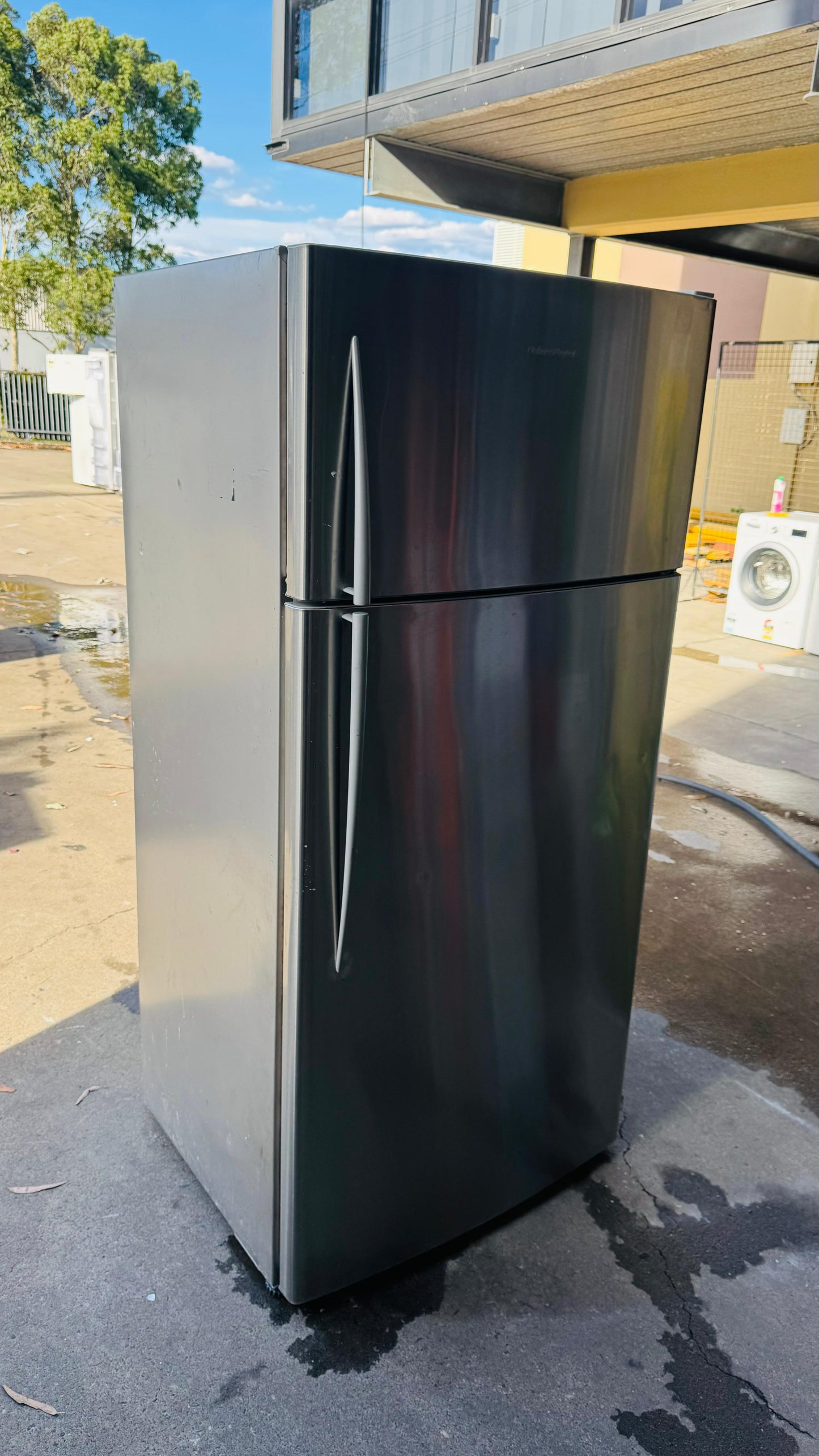 FISHER AND PAYKEL 517 LITRES FRIDGE FREEZER