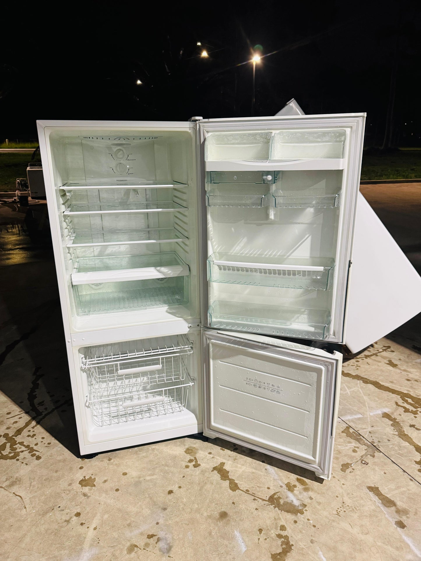 WESTING HOUSE 430 LITRES FRIDGE FREEZER
