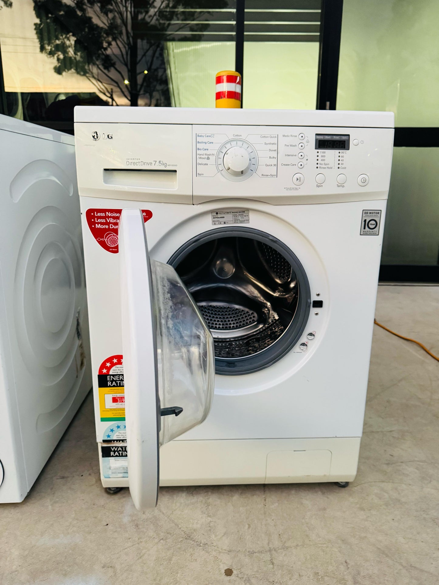 **LG 7.5KGS FRONT LOADER WASHING MACHINE** FREE DELIVERY