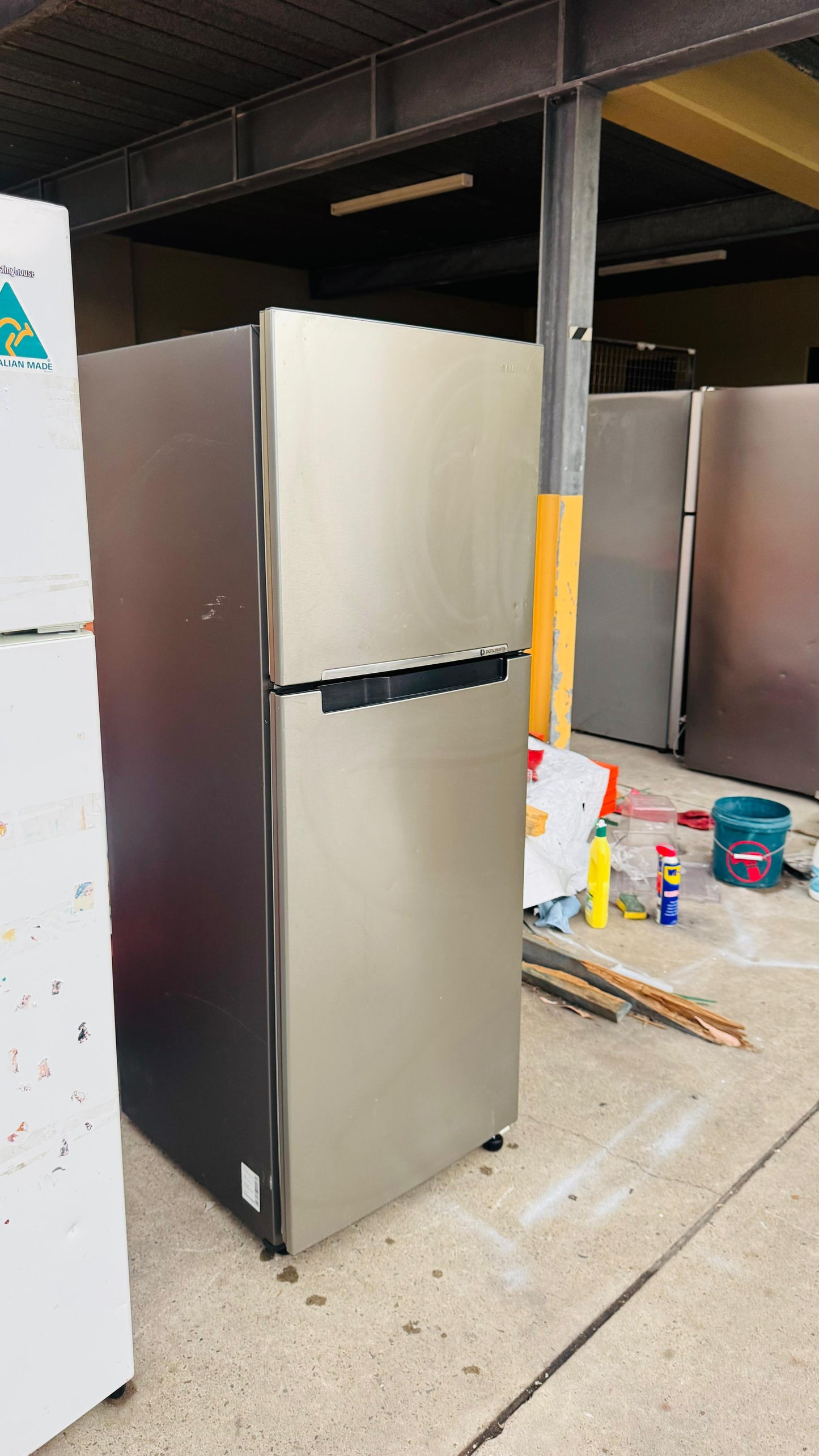 SAMSUNG 305 LITRES FRIDGE FREEZER