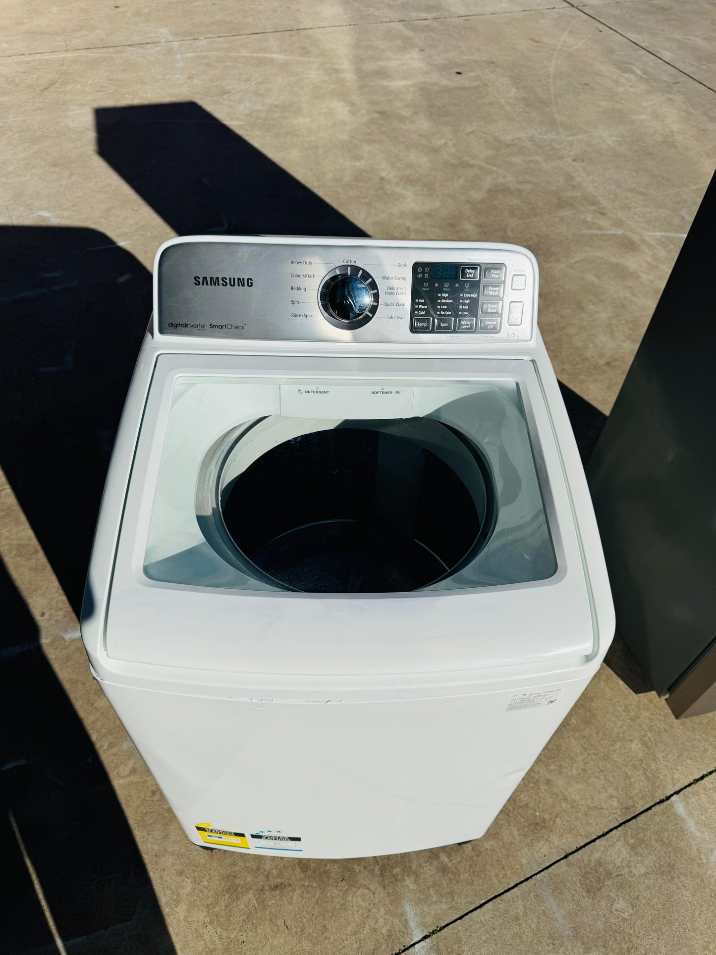**HISENSE 272 LITRES FRIDGE FREEZER & SAMSUNG 8KGS TOP LOADER WASHING MACHINE COMBO PACKAGE DEAL**
