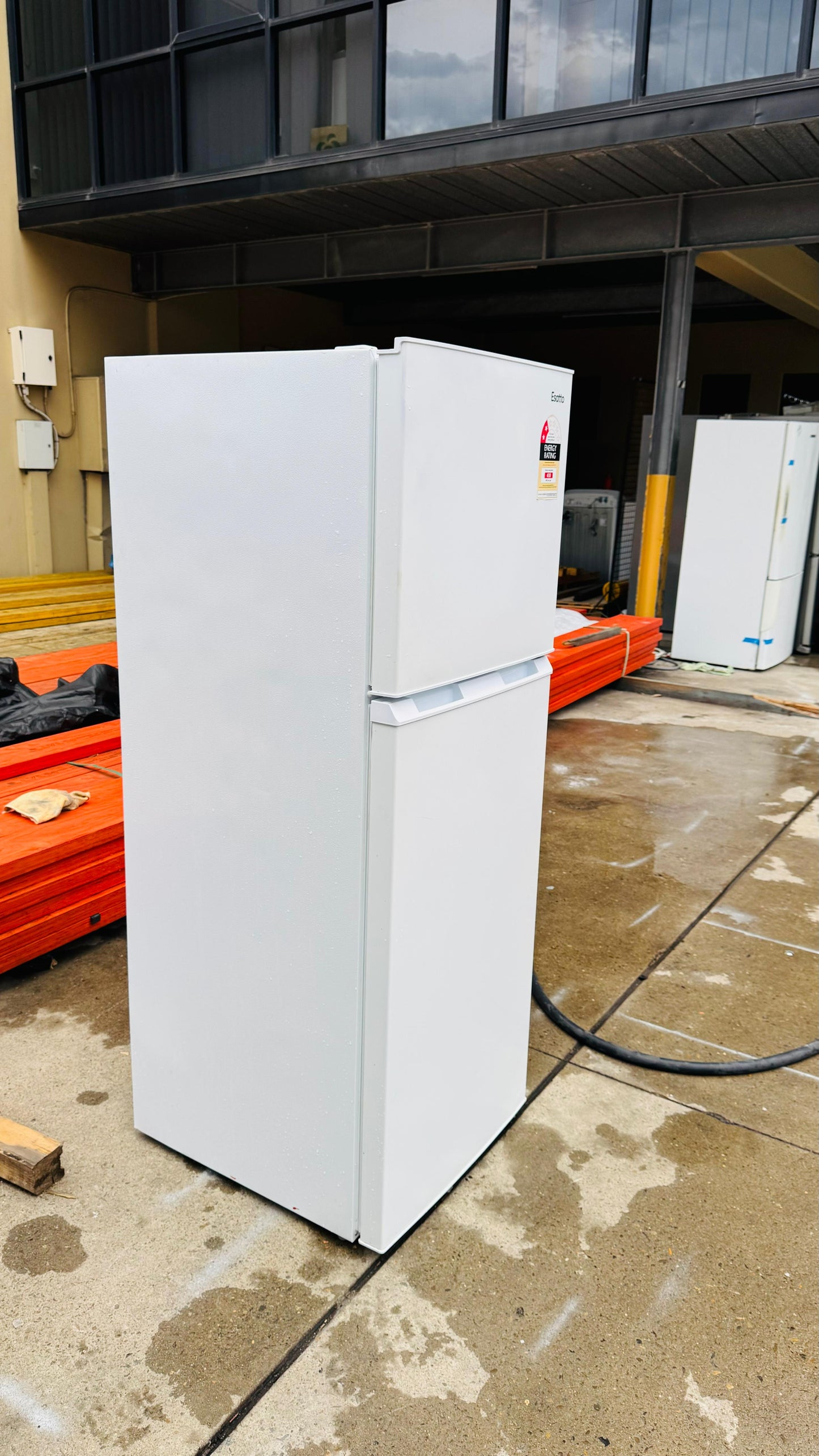 ESATTO 239 LITRES FRIDGE FREEZER