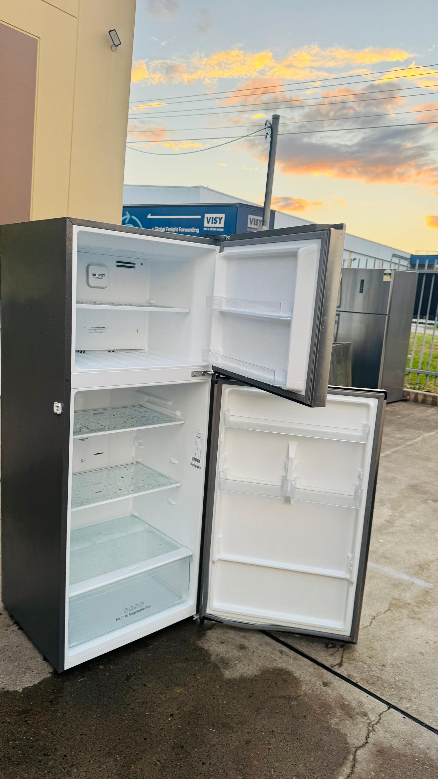 HISENSE 424 LITERS FRIDGE FREEZER