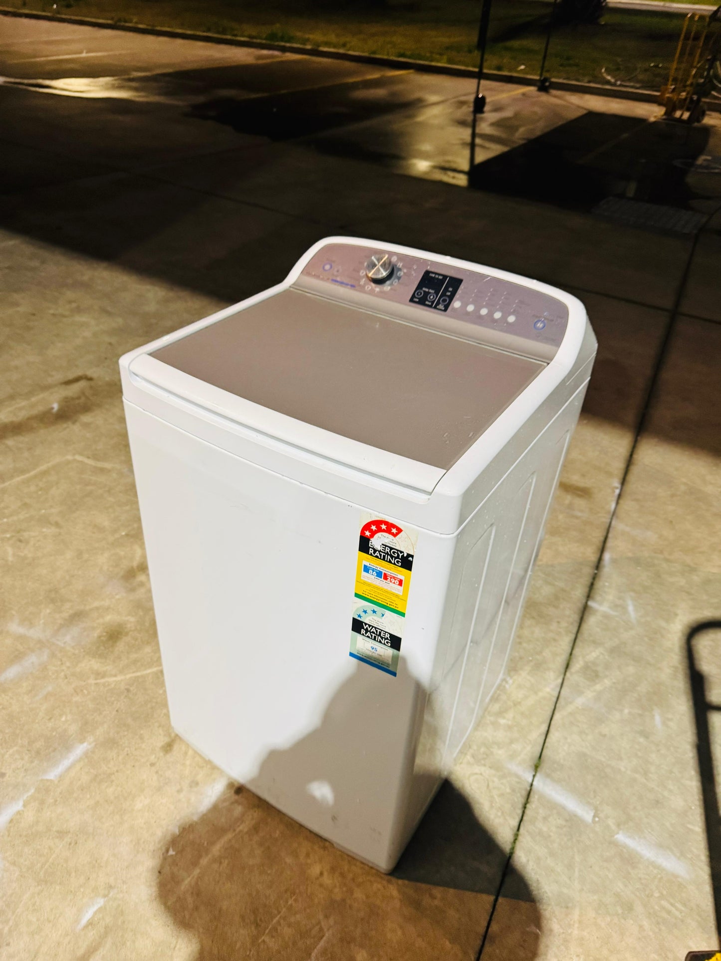 FISHER AND PAYKEL 8KGS TOP LOADER WASHING MACHINE