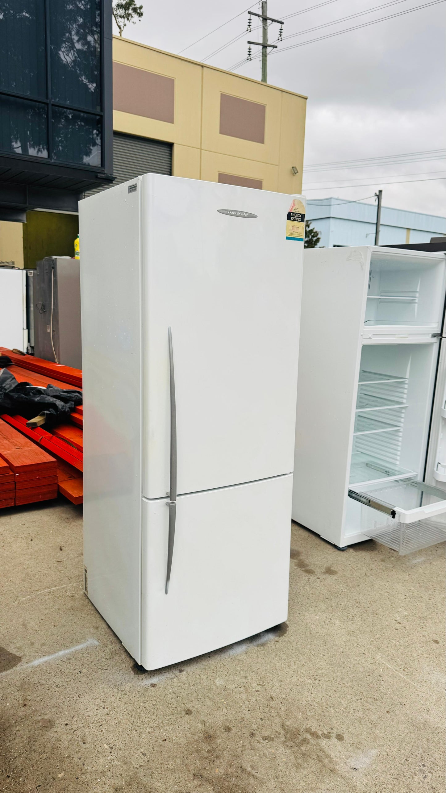 FISHER AND PAYKEL 403 LITRES FRIDGE FREEZER