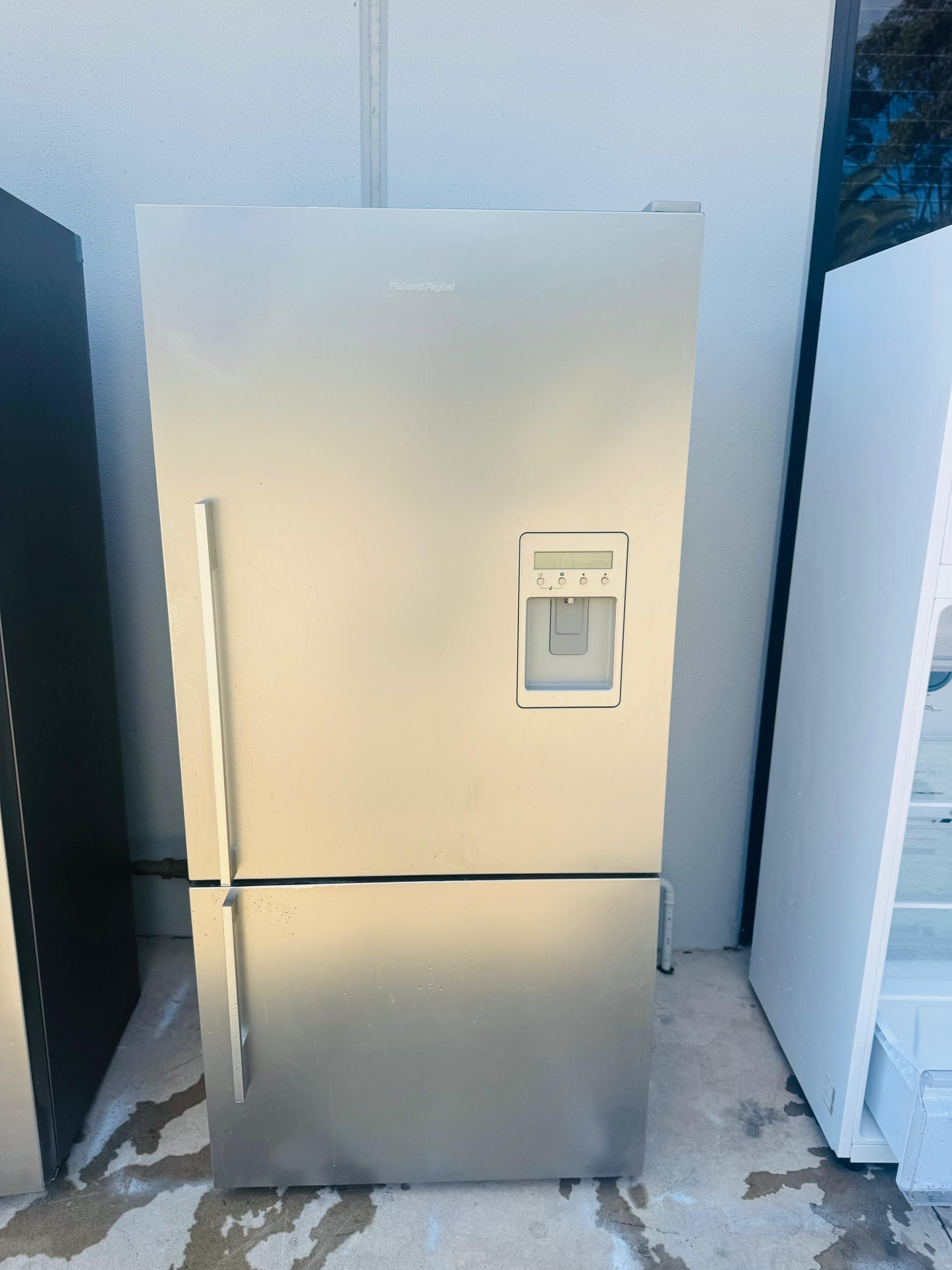 FISHER AND PAYKEL 519 LITRES