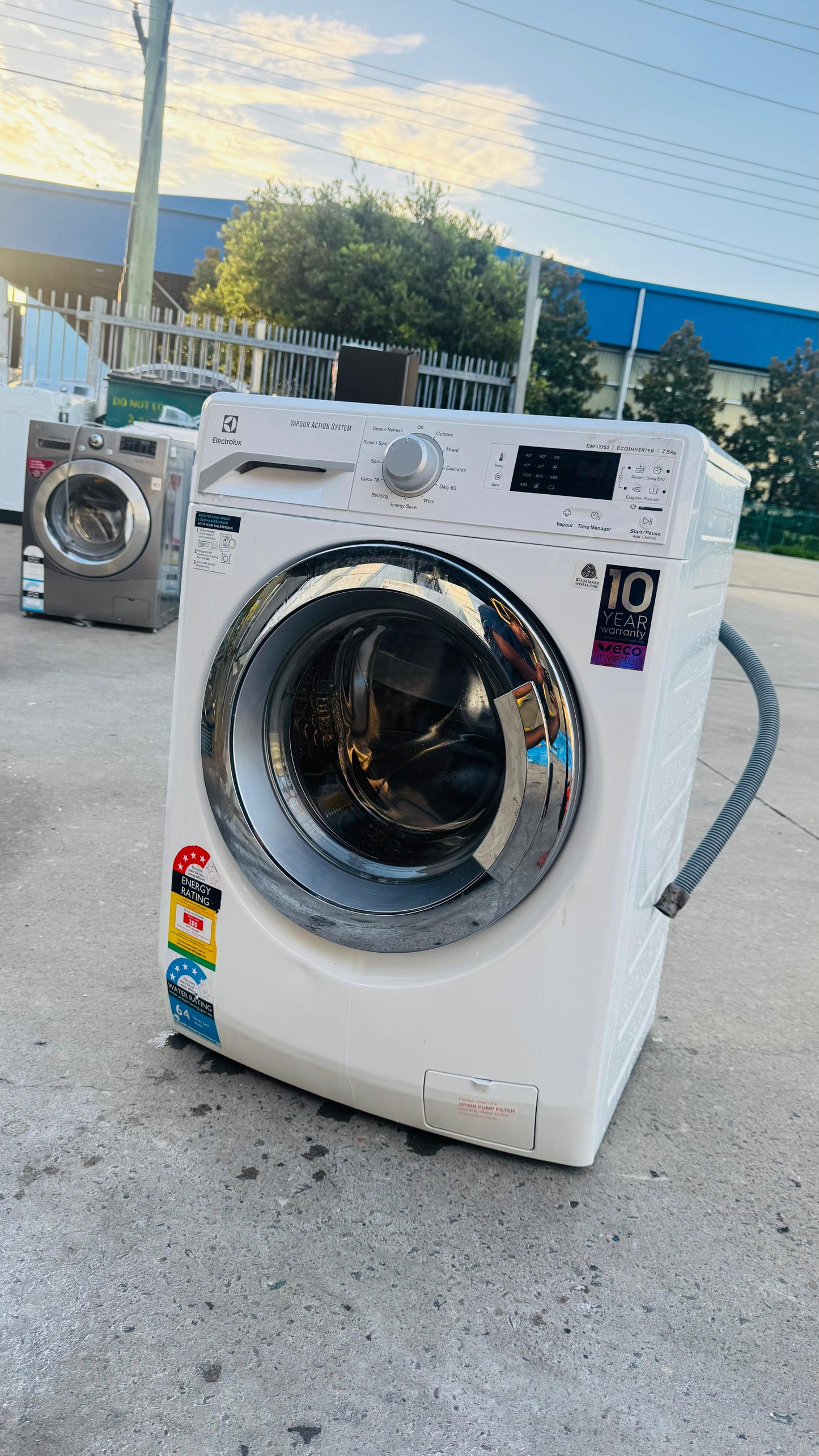 ELECTROLUX 7.5KGS FRONT LOADER WASHING MACHINE