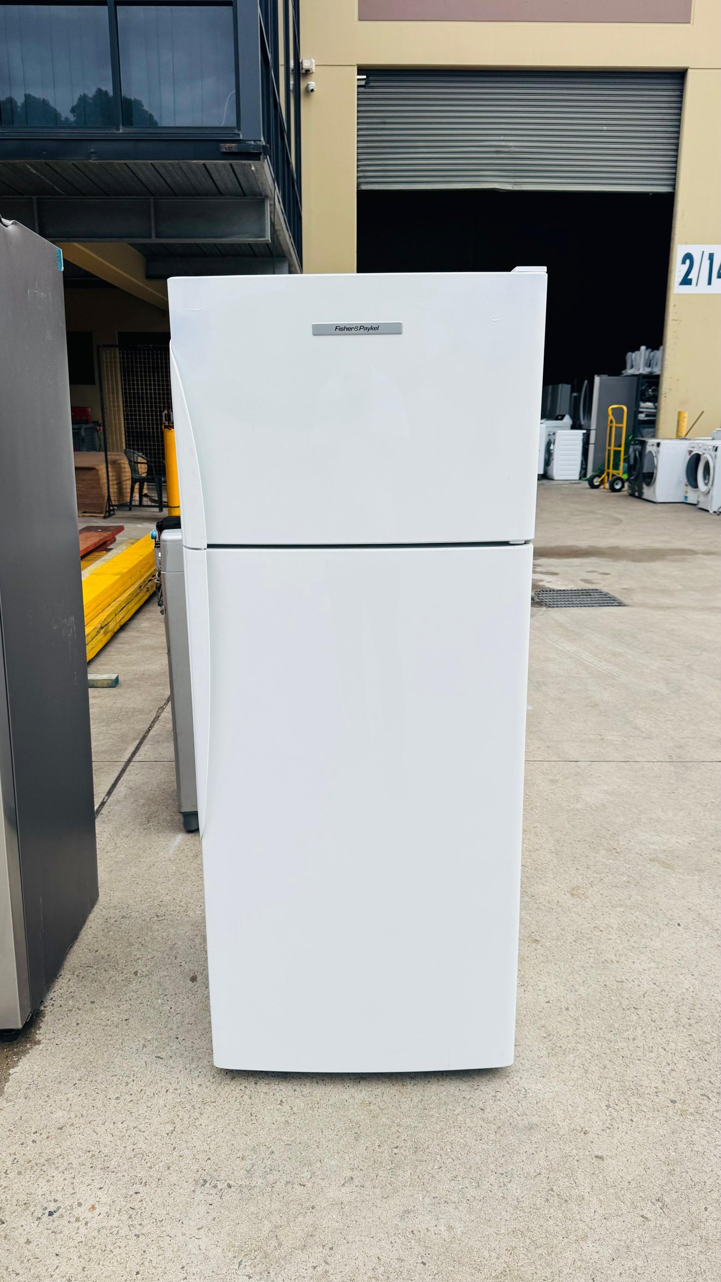 FISHER AND PAYKEL 380 LITRES FRIDGE FREEZER