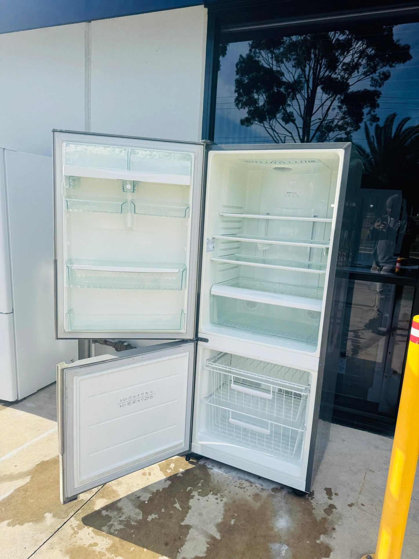 WESTINGHOUSE 380 LITRES FRIDGE FREEZER