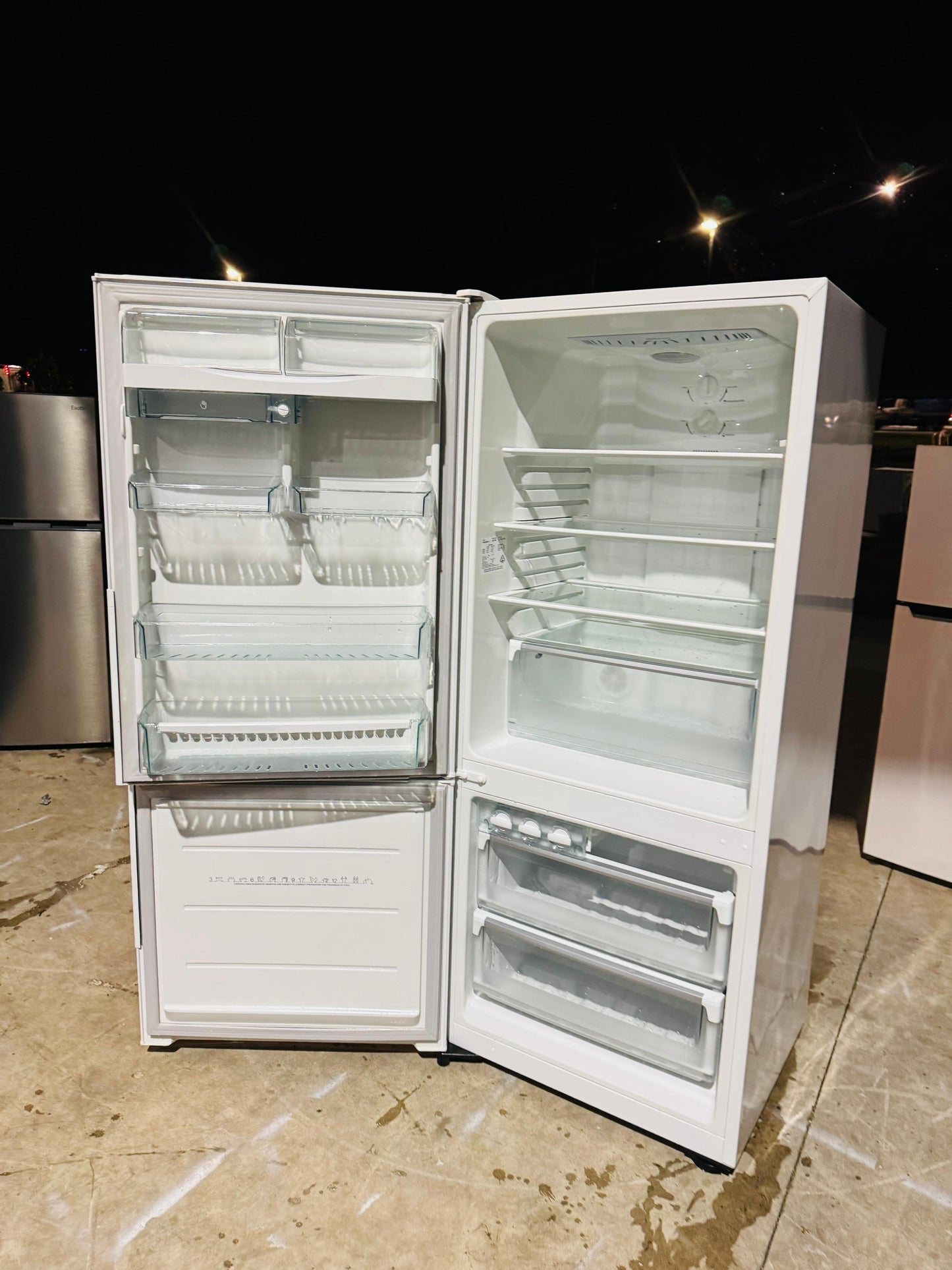 WESTING HOUSE 430 LITRES FRIDGE FREEZER