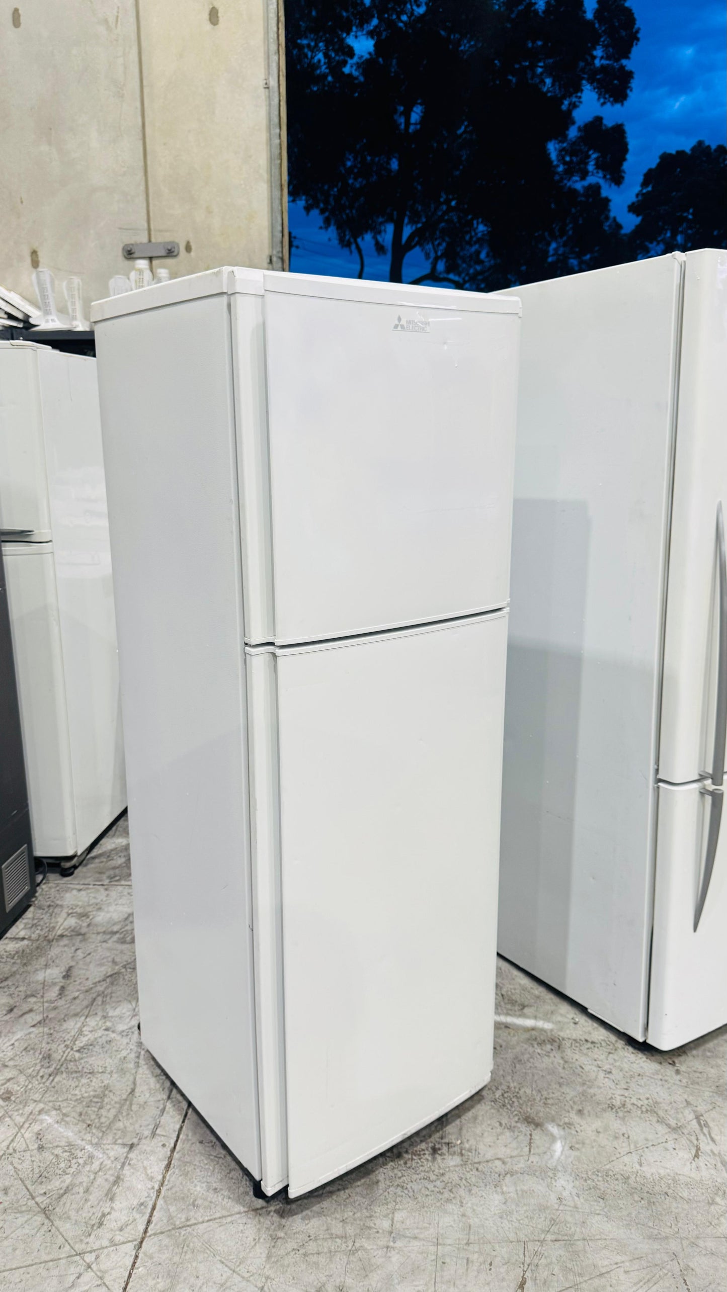 MITSUBUSHI 260 LITRES FRIDGE FREEZER