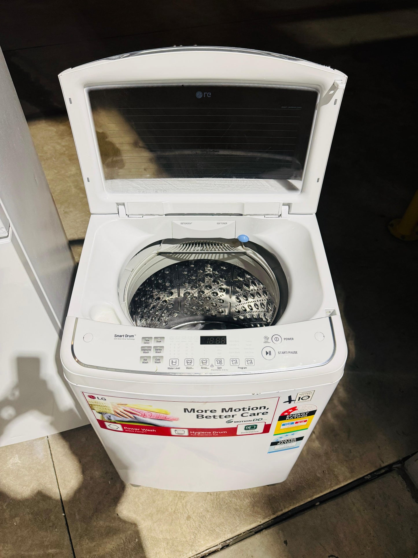 SAMSUNG 255 LITRES FRIDGE FREEZER & LG 7.5 KGS TOP LOADER WASHING MACHINE COMBO PACKAGE DEAL