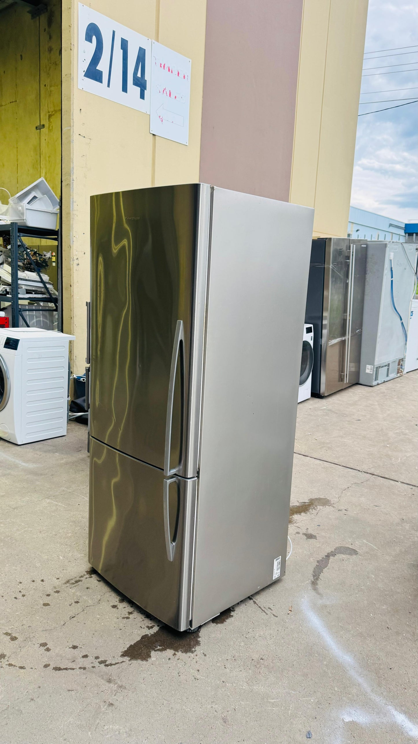 FISHER AND PAYKEL 442 LITRES FRIDGE FREEZER