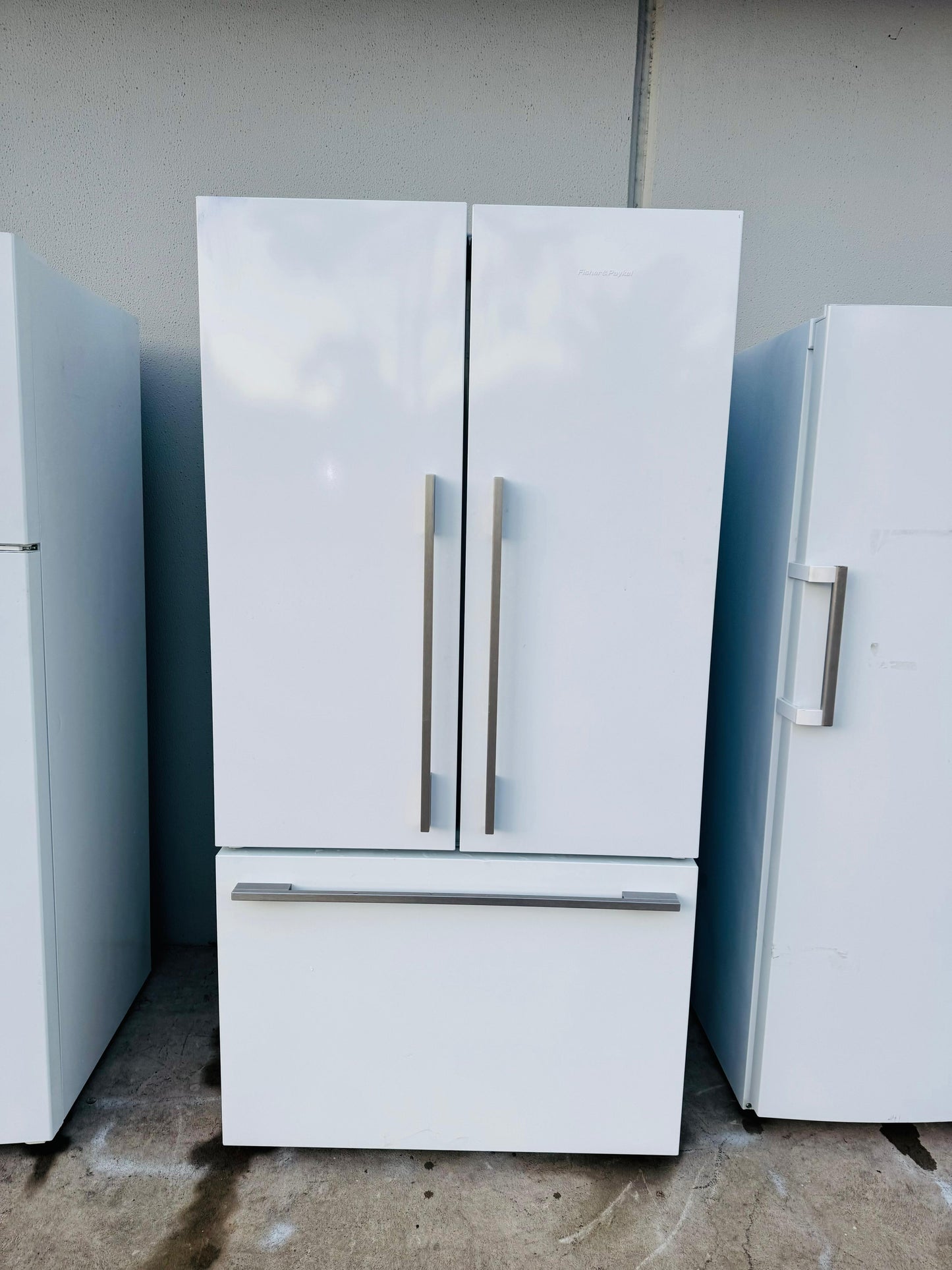 FISHER & PAYKEL 614 LITRES FRENCH DOOR FRIDGE FREEZER