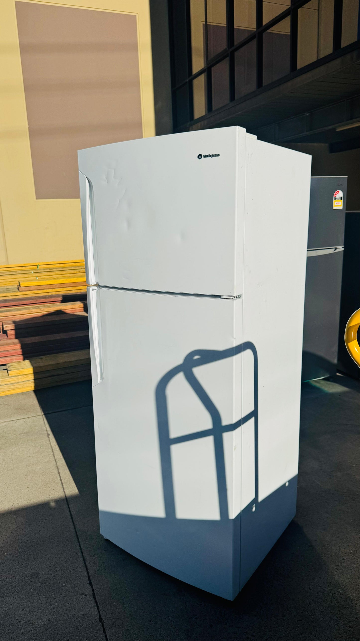WESTINGHOUSE 462 LITRES FRIDGE FREEZER