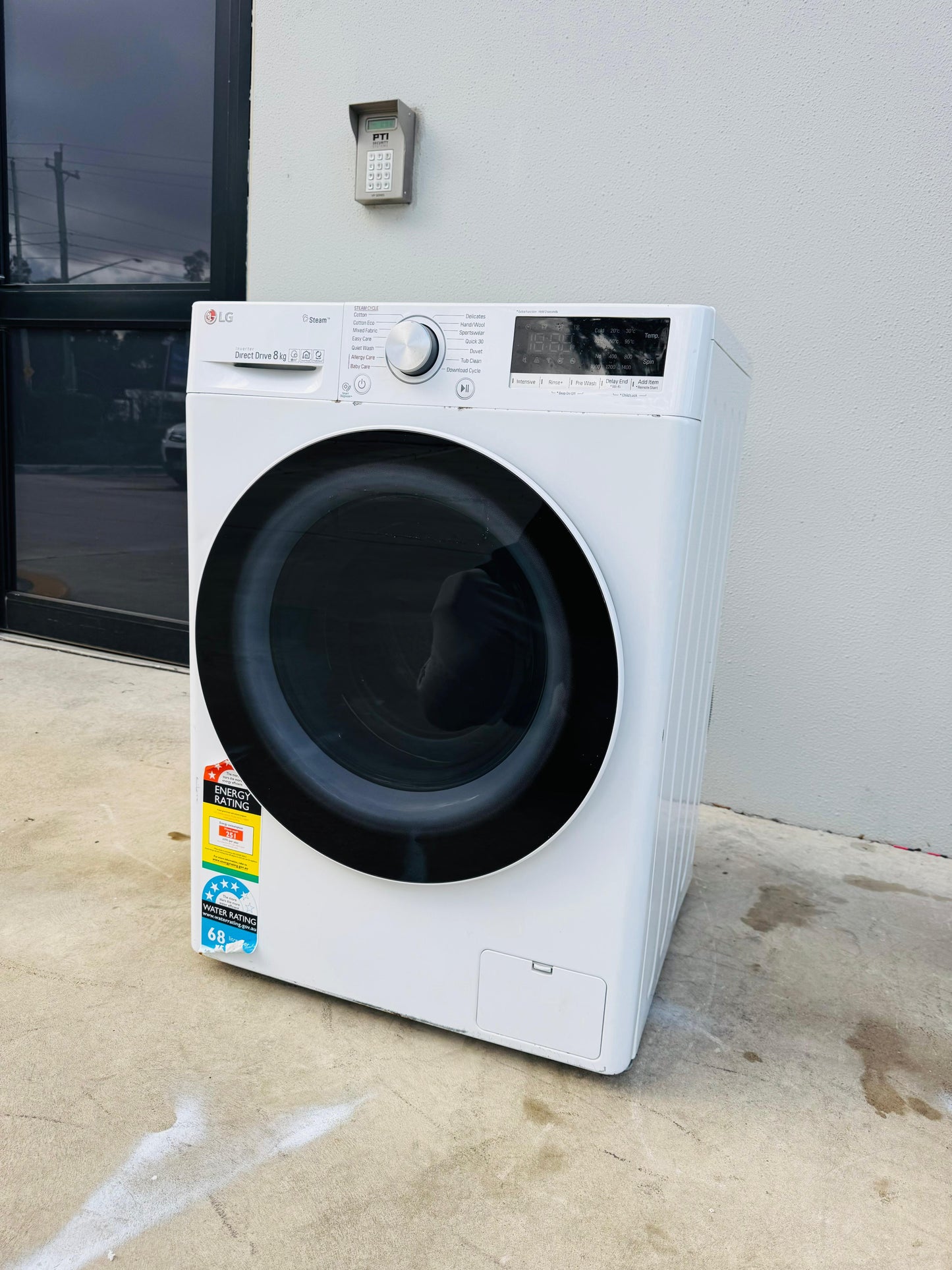 LG 8KGS FRONT LOADER WASHING MACHINE