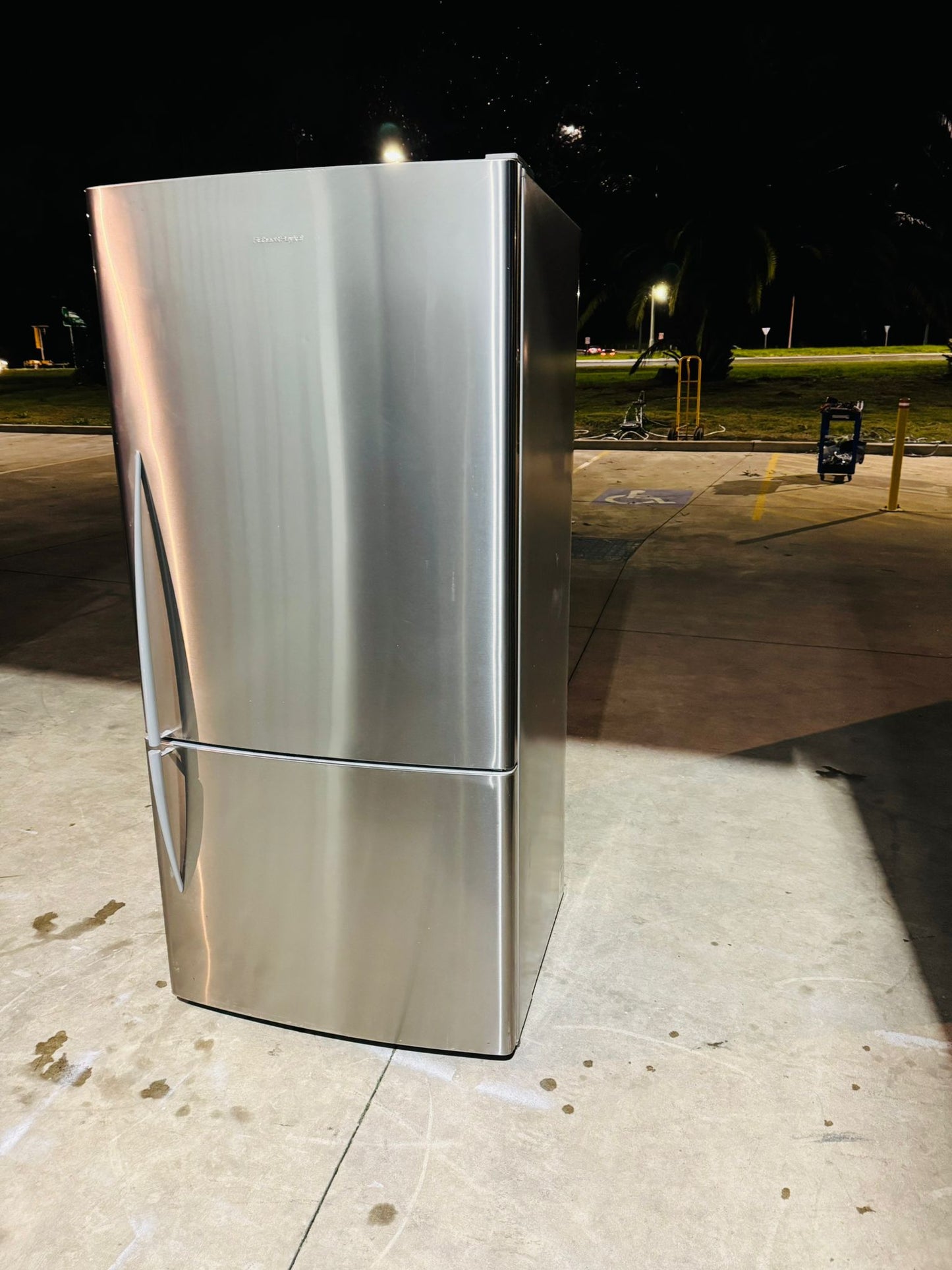 FISHER AND PAYKEL 519 LITRES FRIDGE FREEZER