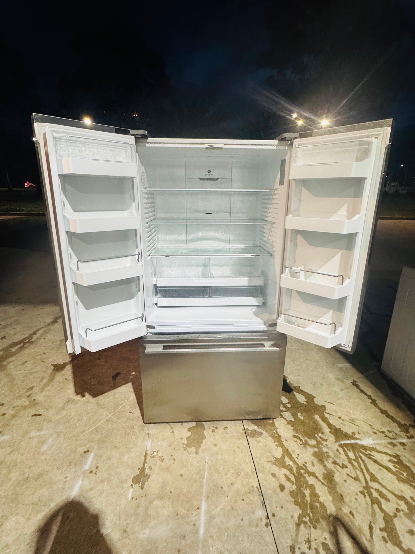FISHER AND PAYKEL 614 LITRES FRENCH DOOR FRIDGE FREEZER