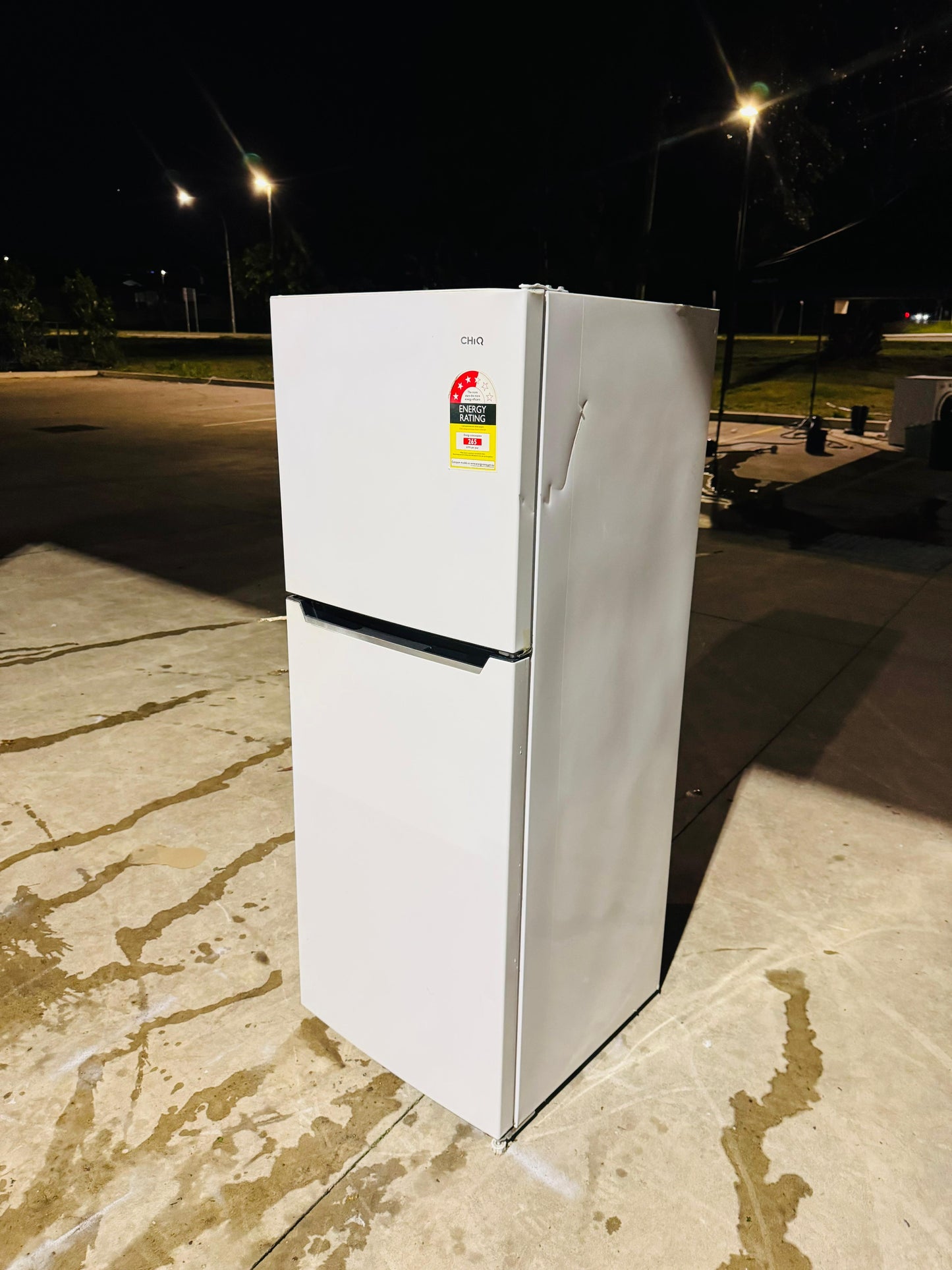 CHIQ 216 LITRES FRIDGE FREEZER