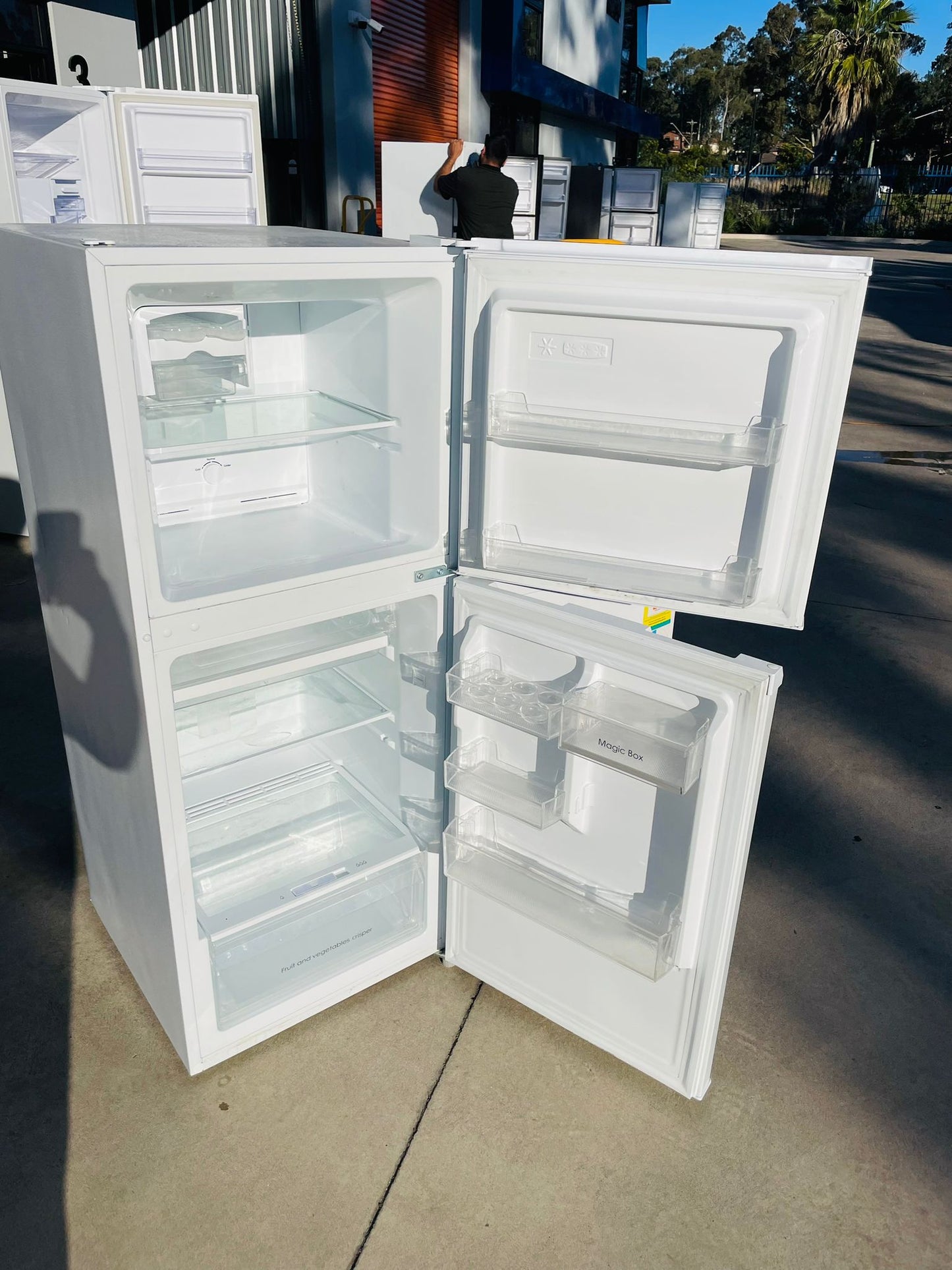 ESATO 207 LITRES FRIDGE FREEZER & SOLT 5.5 KGS TOP LOADER WASHING MACHINE COMBO PACKAGE DEAL