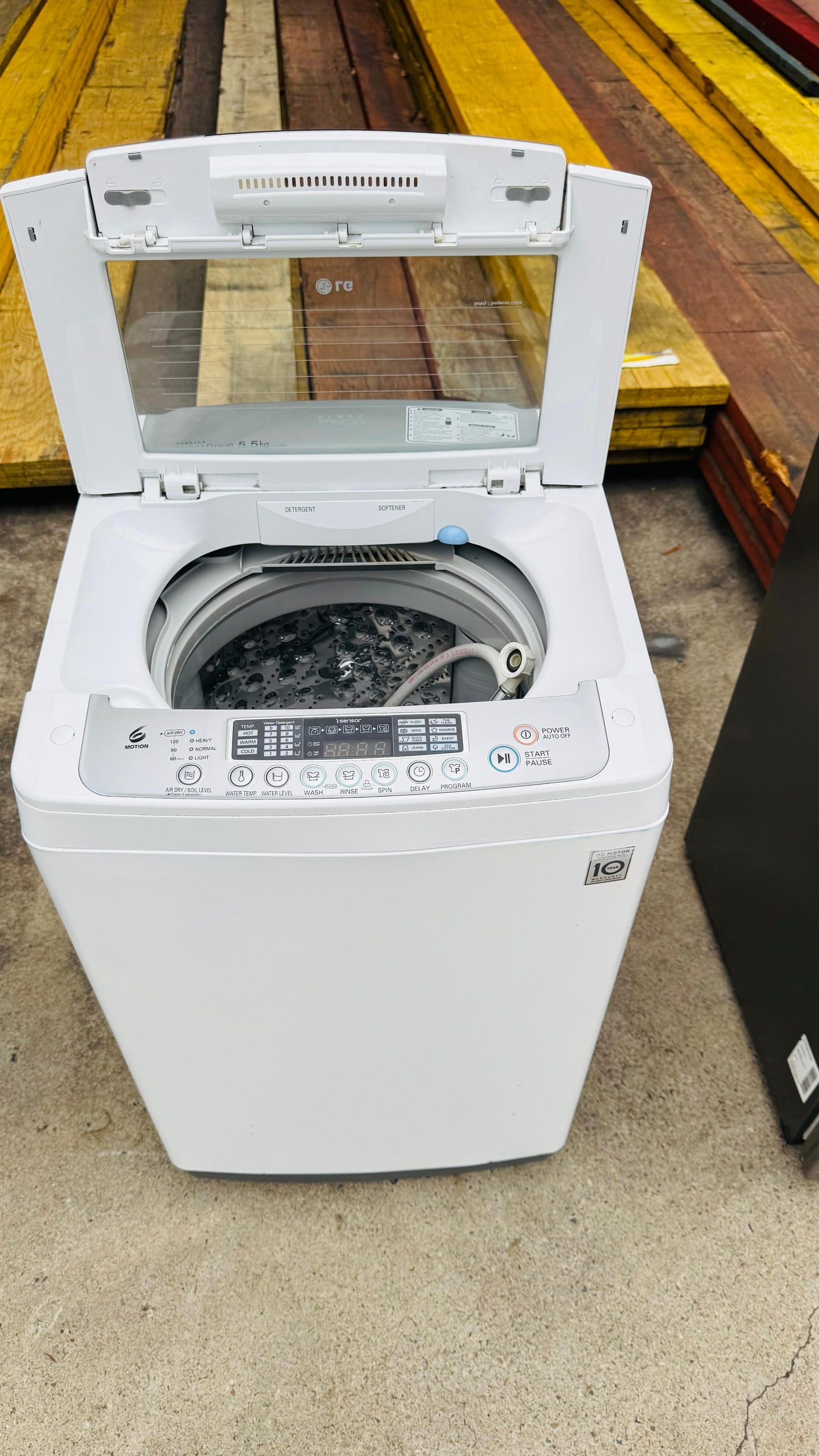 LG 5.5KGS TOP LOADER WASHING MACHINE