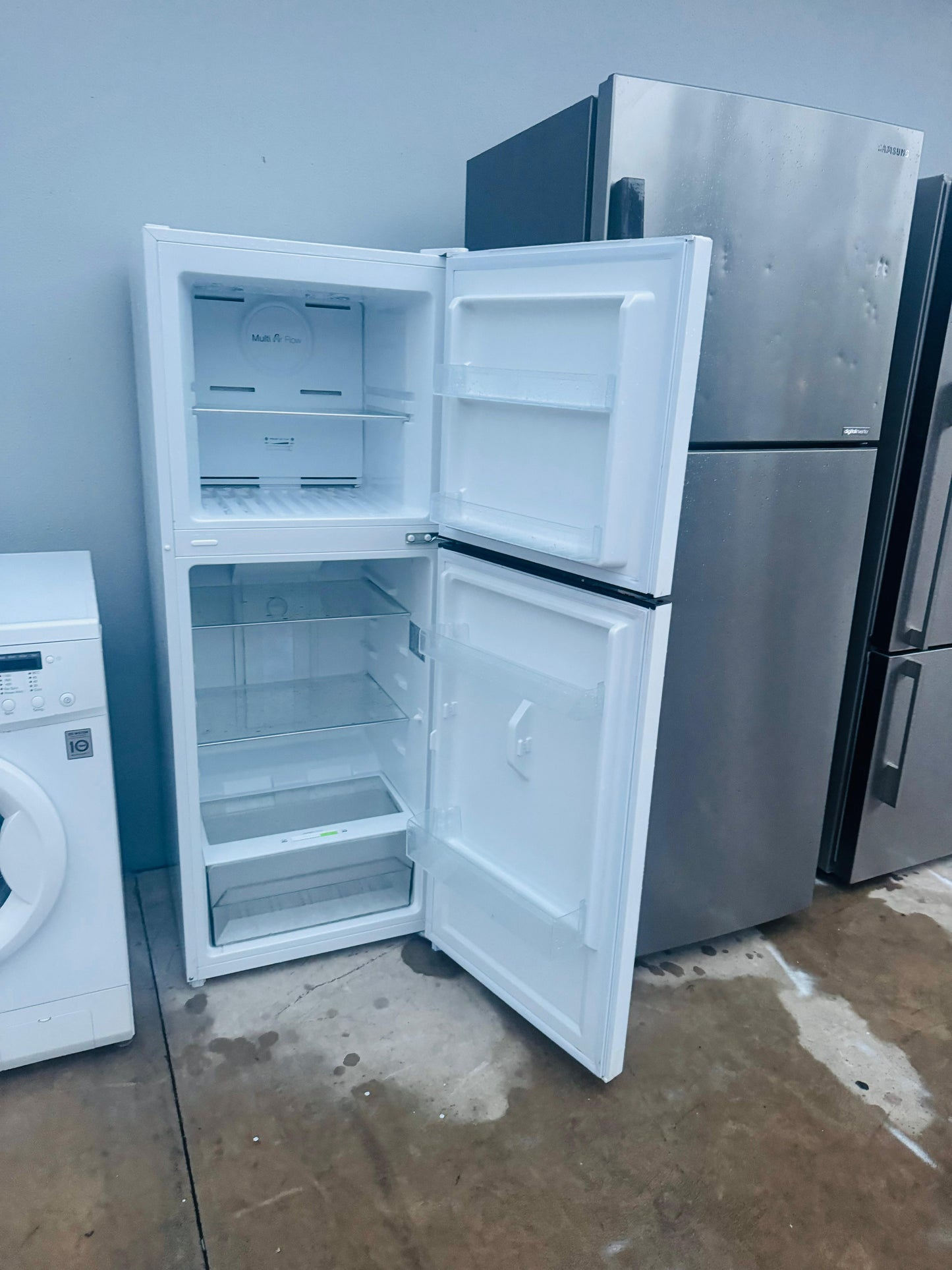 CHIQ 216 LITRES FRIDGE FREEZER