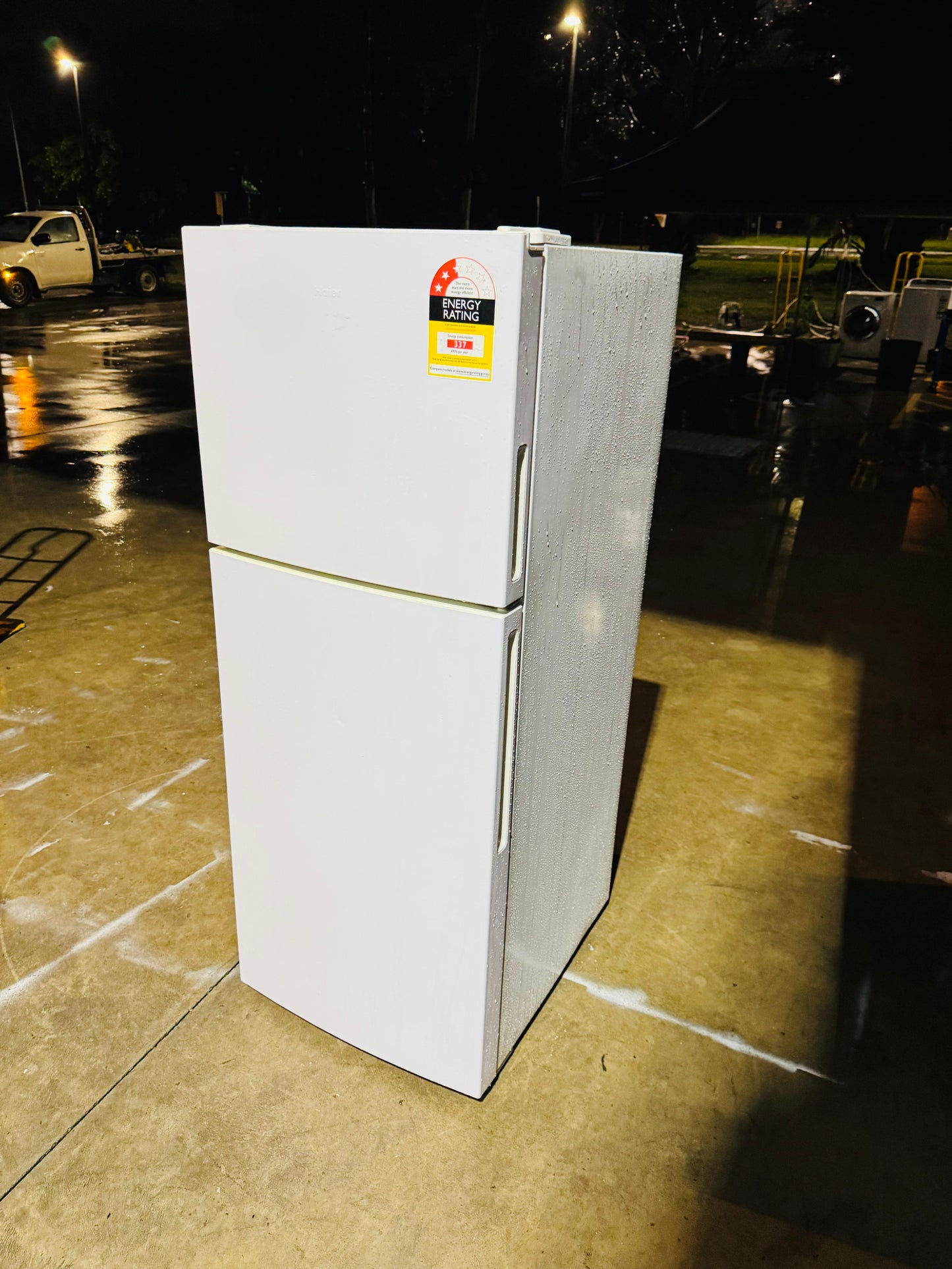 HAIER 224 LITRES FRIDGE FREEZER