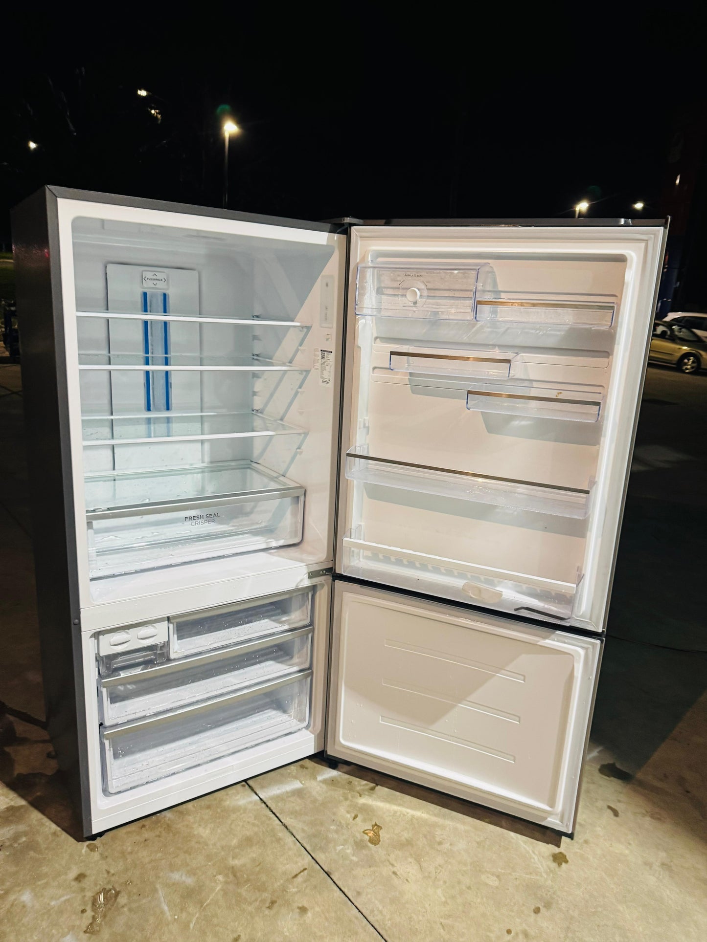 WESTING HOUSE 529 LITRES FRIDGE FREEZER