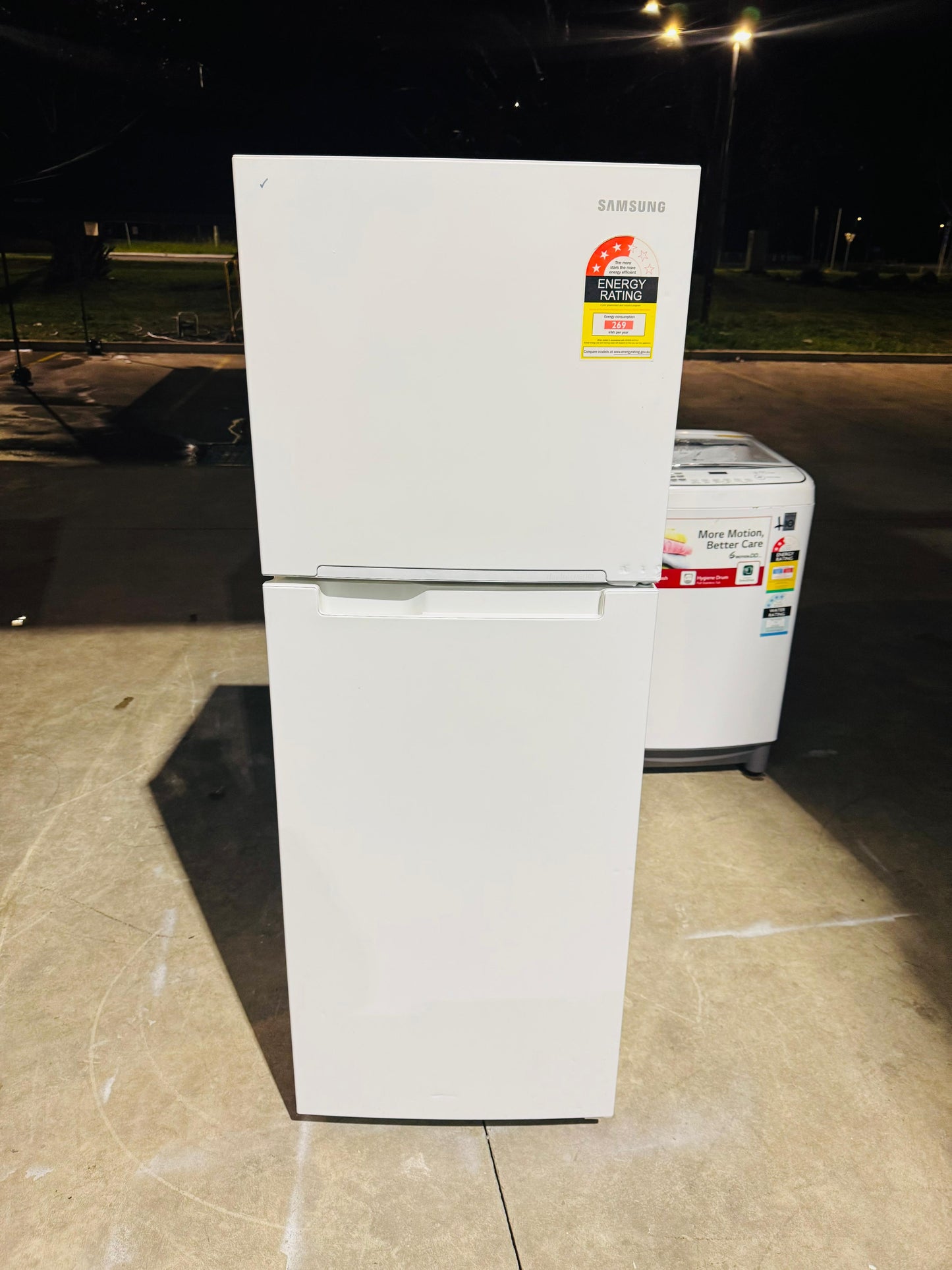 SAMSUNG 255 LITRES FRIDGE FREEZER & LG 7.5 KGS TOP LOADER WASHING MACHINE COMBO PACKAGE DEAL