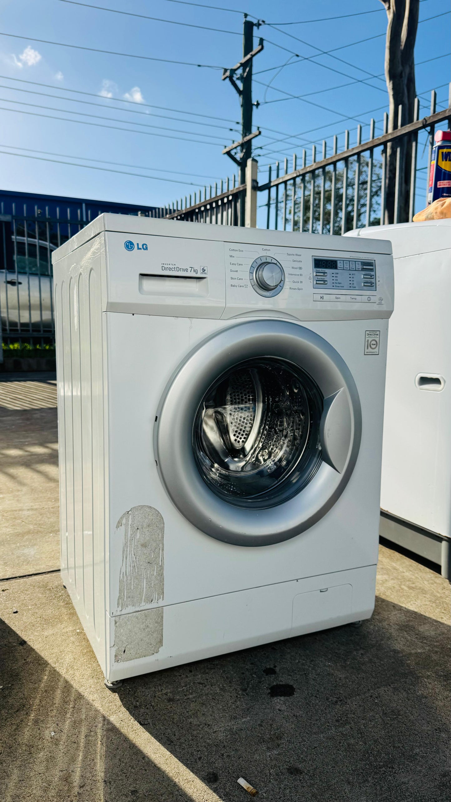 LG 7KGS FRONT LOADER WASHING MACHINE