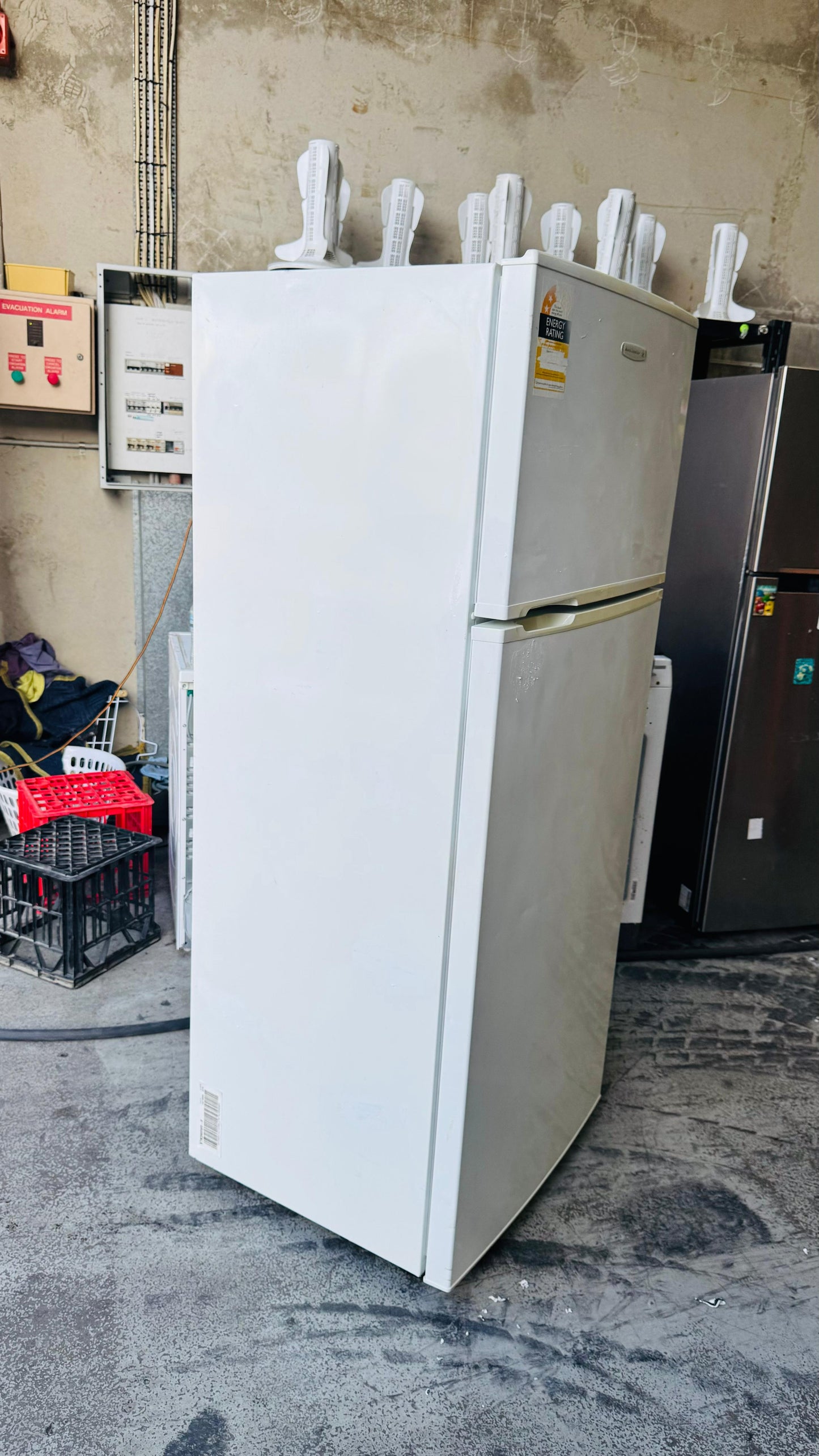 KELVINATOR 390 LITRES FRIDGE FREEZER