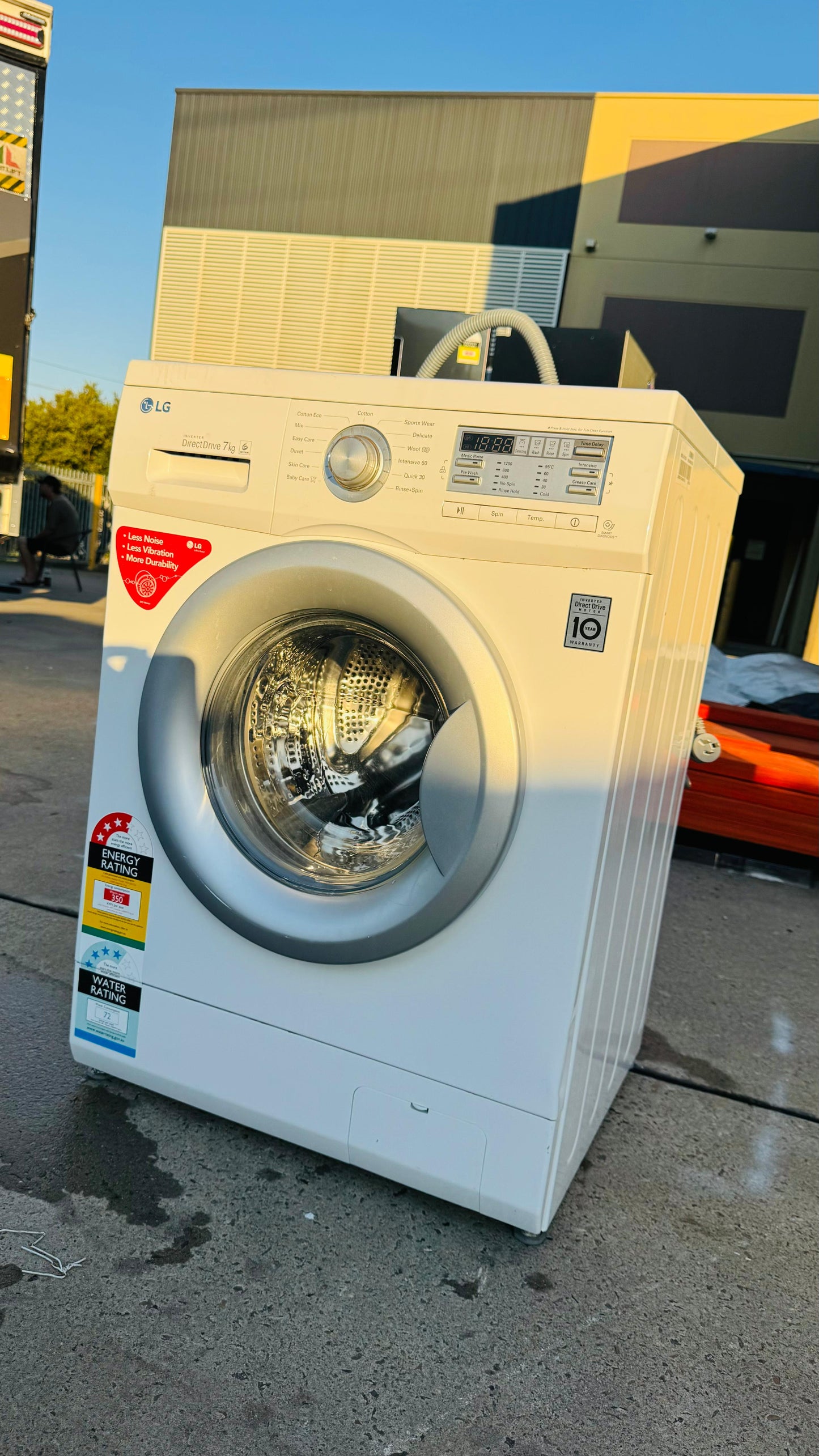 LG 7KGS FRONT LOADER WASHING MACHINE