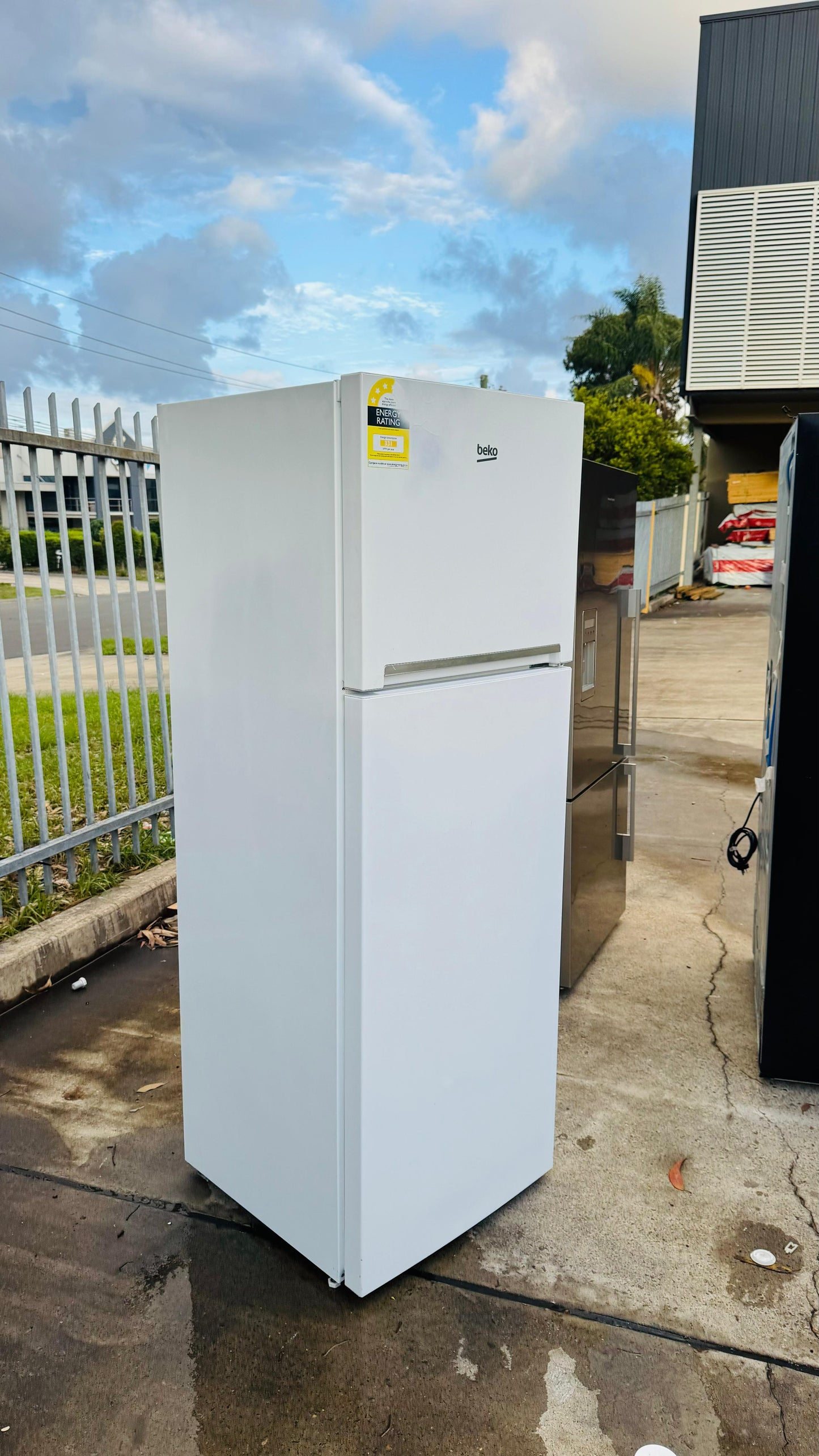 BEKO 347 LITRES FRIDGE FREEZER
