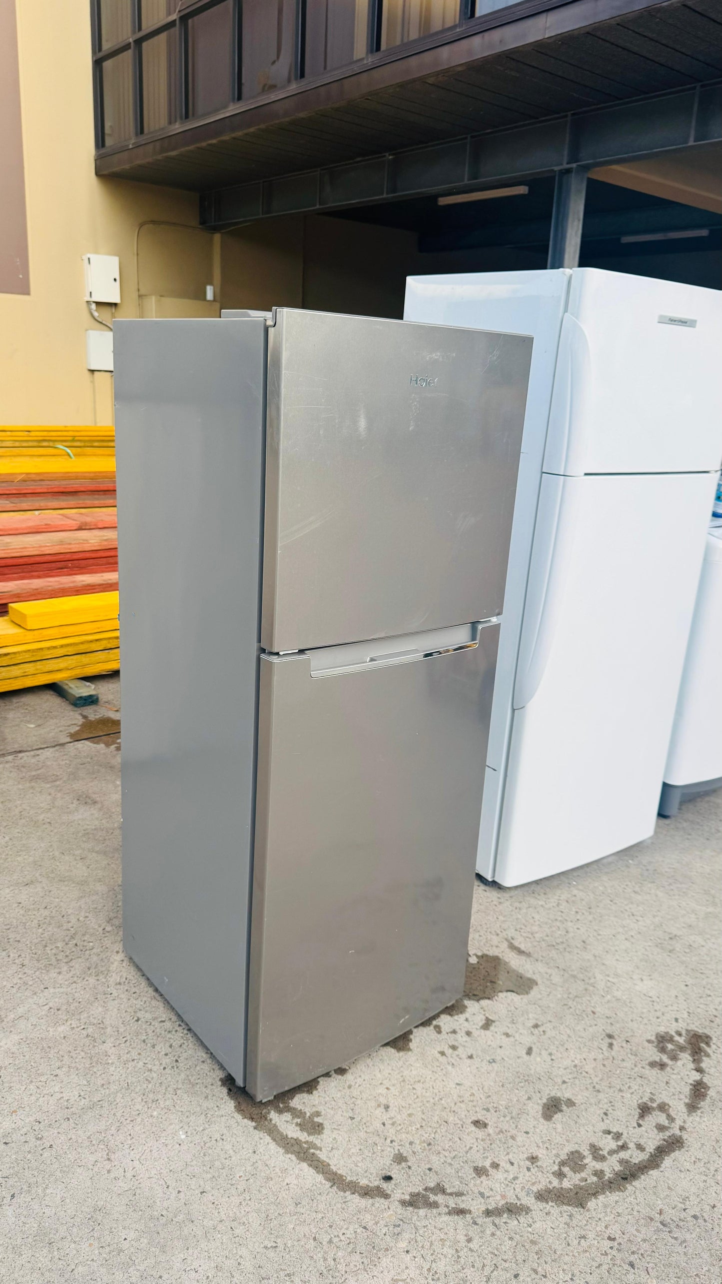 HAIER 221 LITRES FRIDGE FREEZER