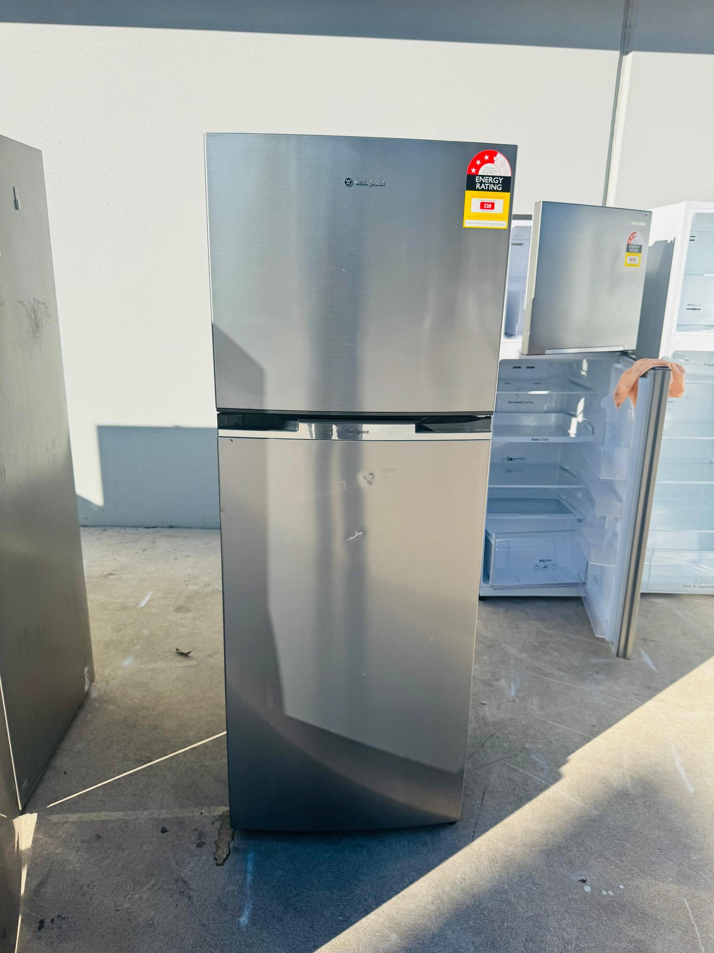 WESTINGHOUSE 340 LITRES FRIDGE FREEZER