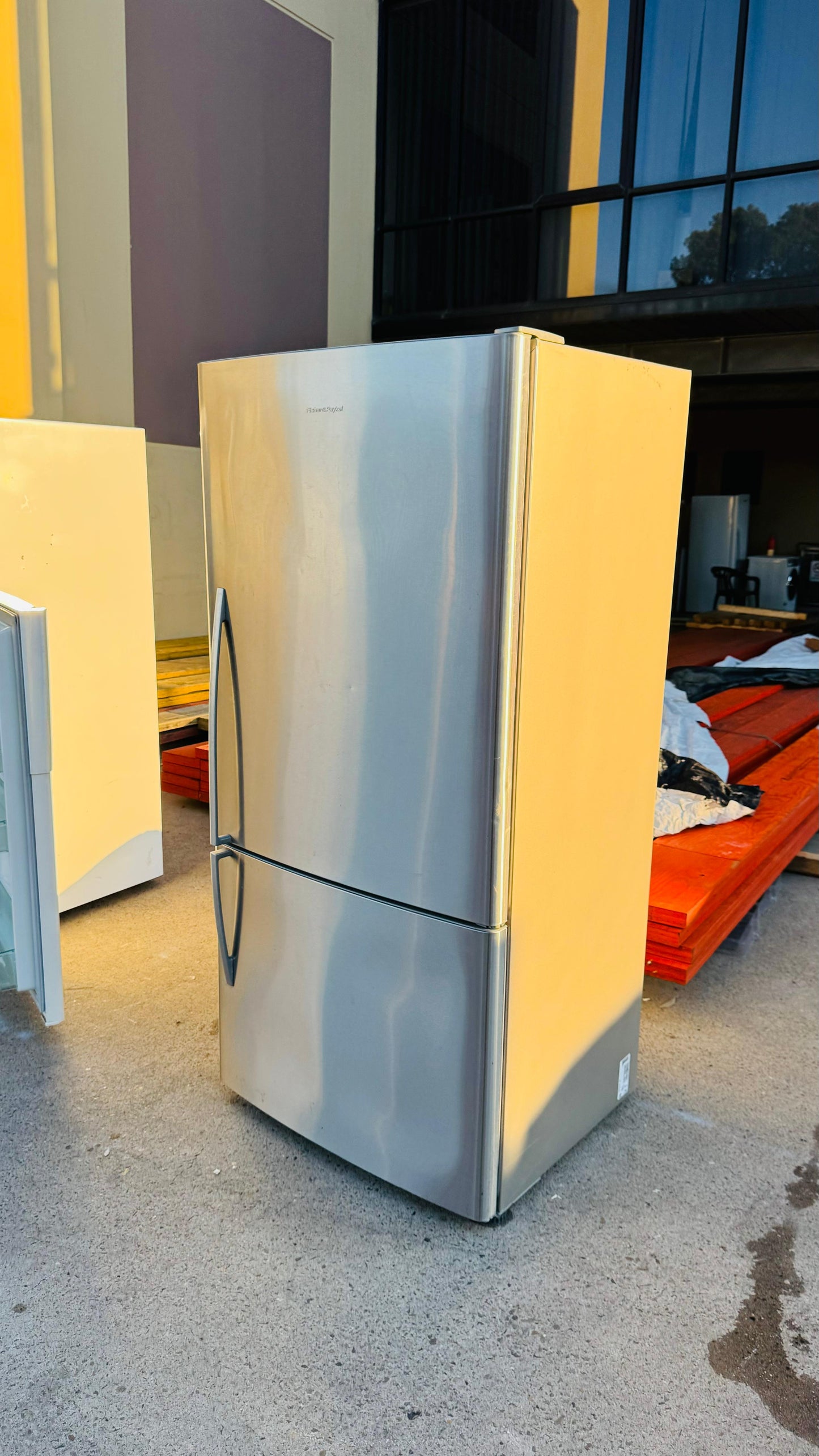 FISHER AND PAYKEL 519 LITRES FRIDGE FREEZER