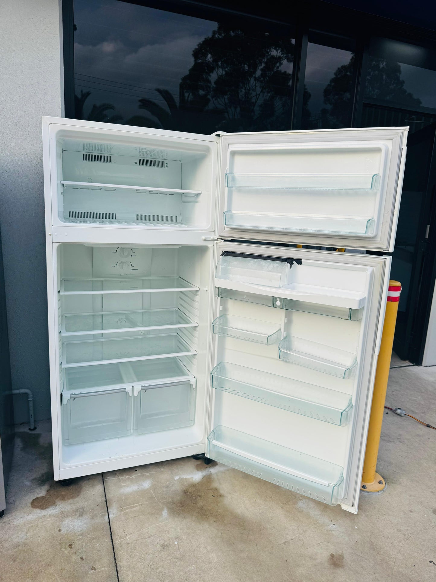 WESTING HOUSE 520 LITRES FRIDGE FREEZER