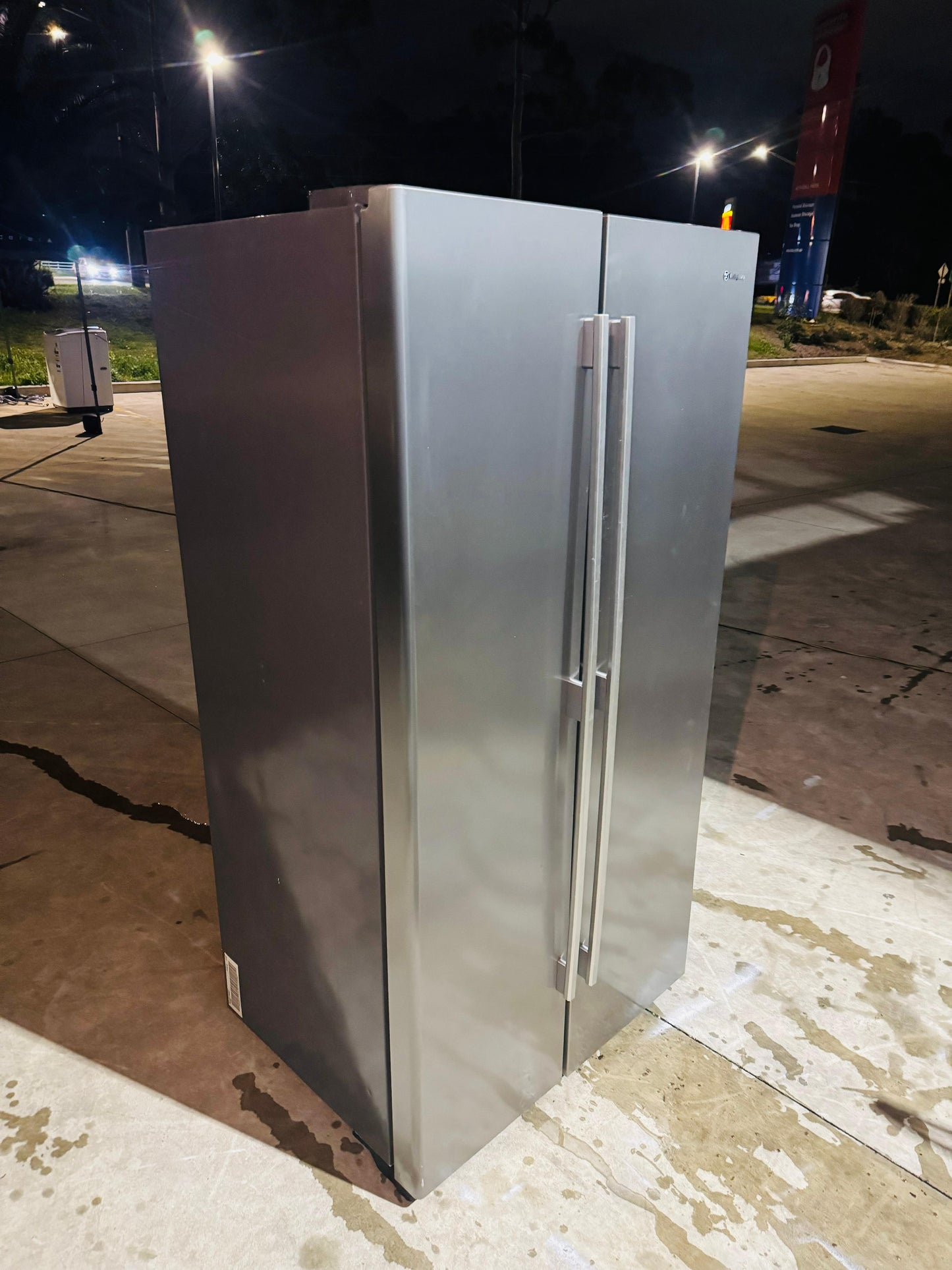 WESTING HOUSE SIDE BY SIDE 606 LITRES FRIDGE FREEZER