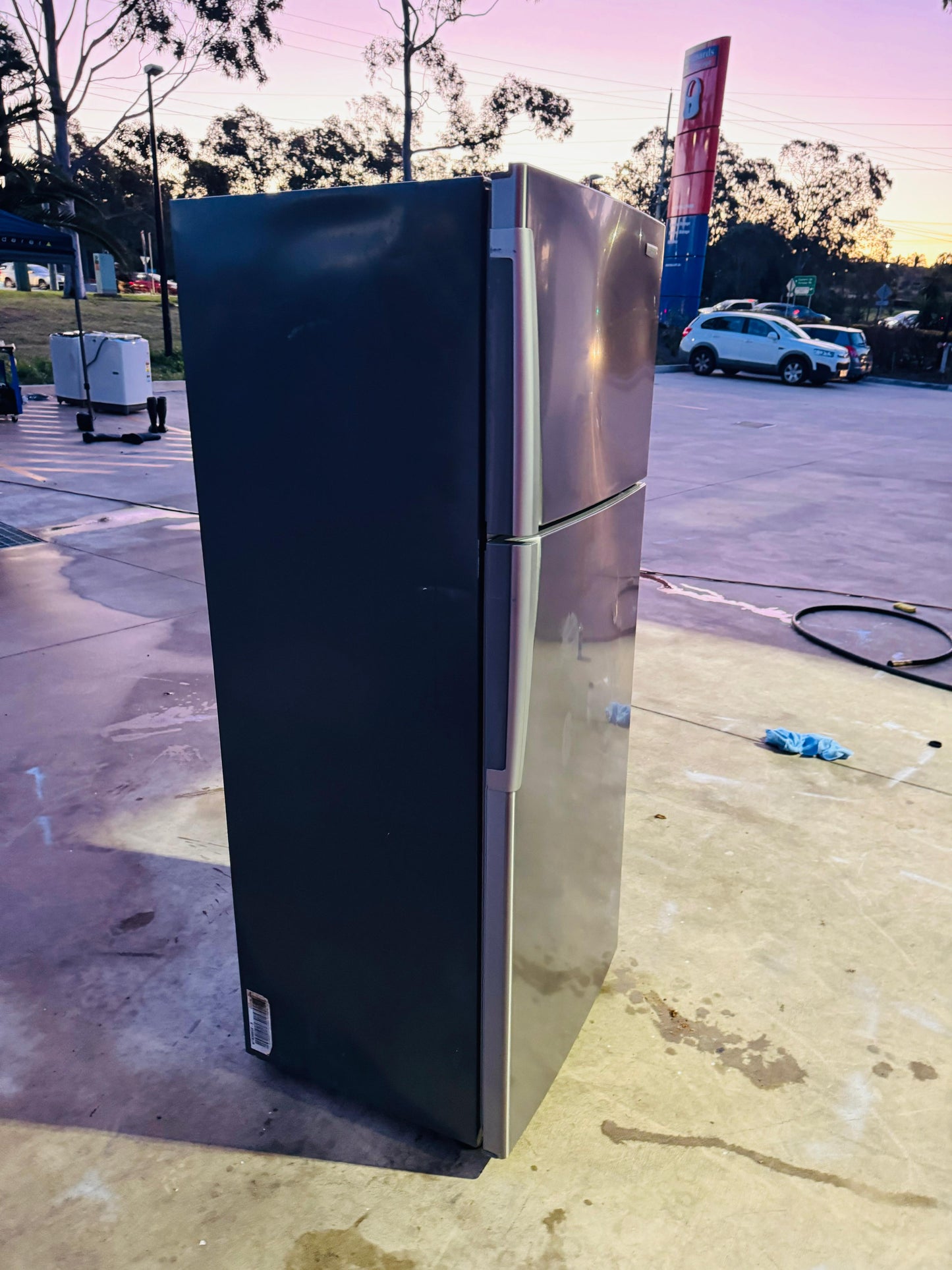 WESTING HOUSE 390 LITRES FRIDGE FREEZER