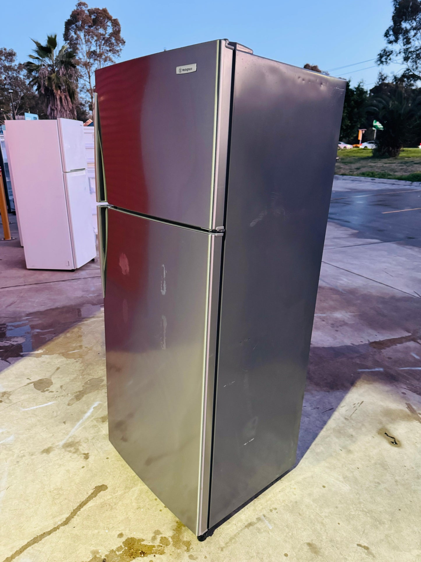 WESTING HOUSE 390 LITRES FRIDGE FREEZER